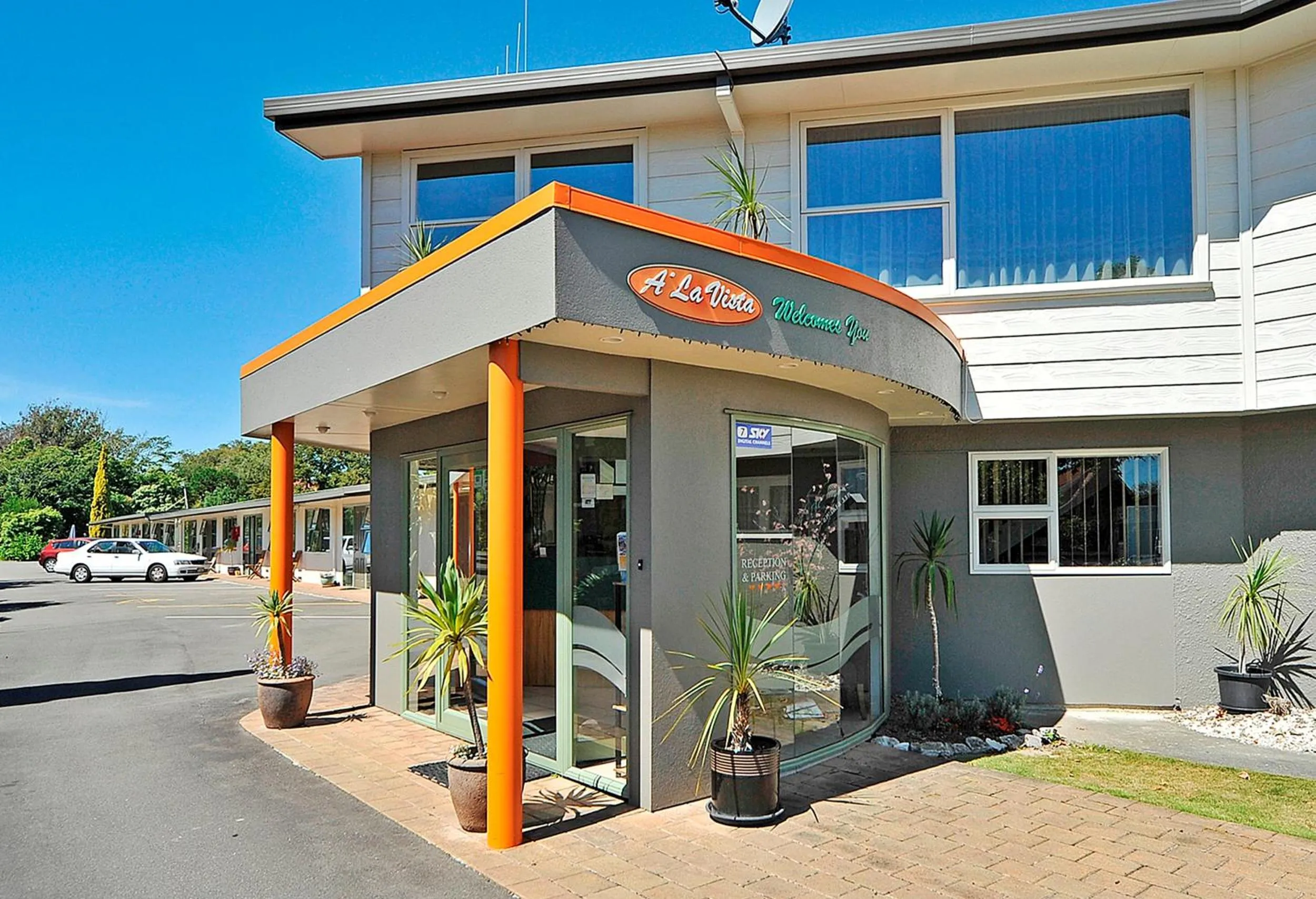 Facade/entrance in A'La Vista Motel