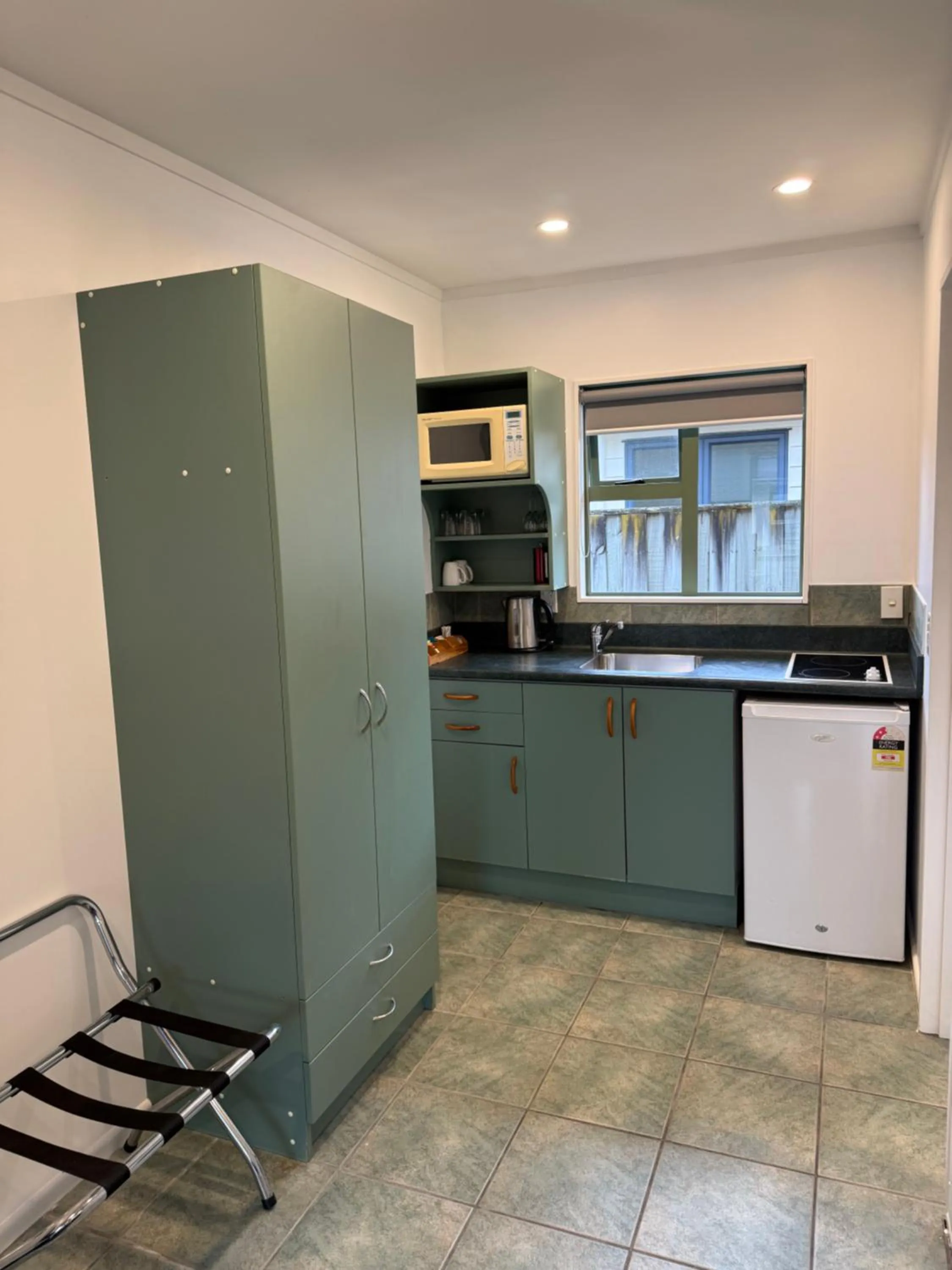 Kitchen or kitchenette in A'La Vista Motel