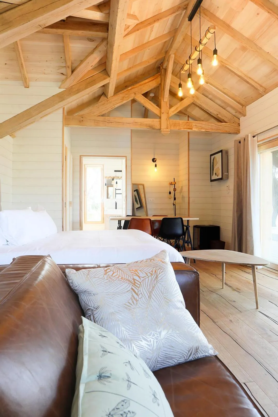 Photo of the whole room, Bed in L'Hostellerie du Moulin des Oliviers