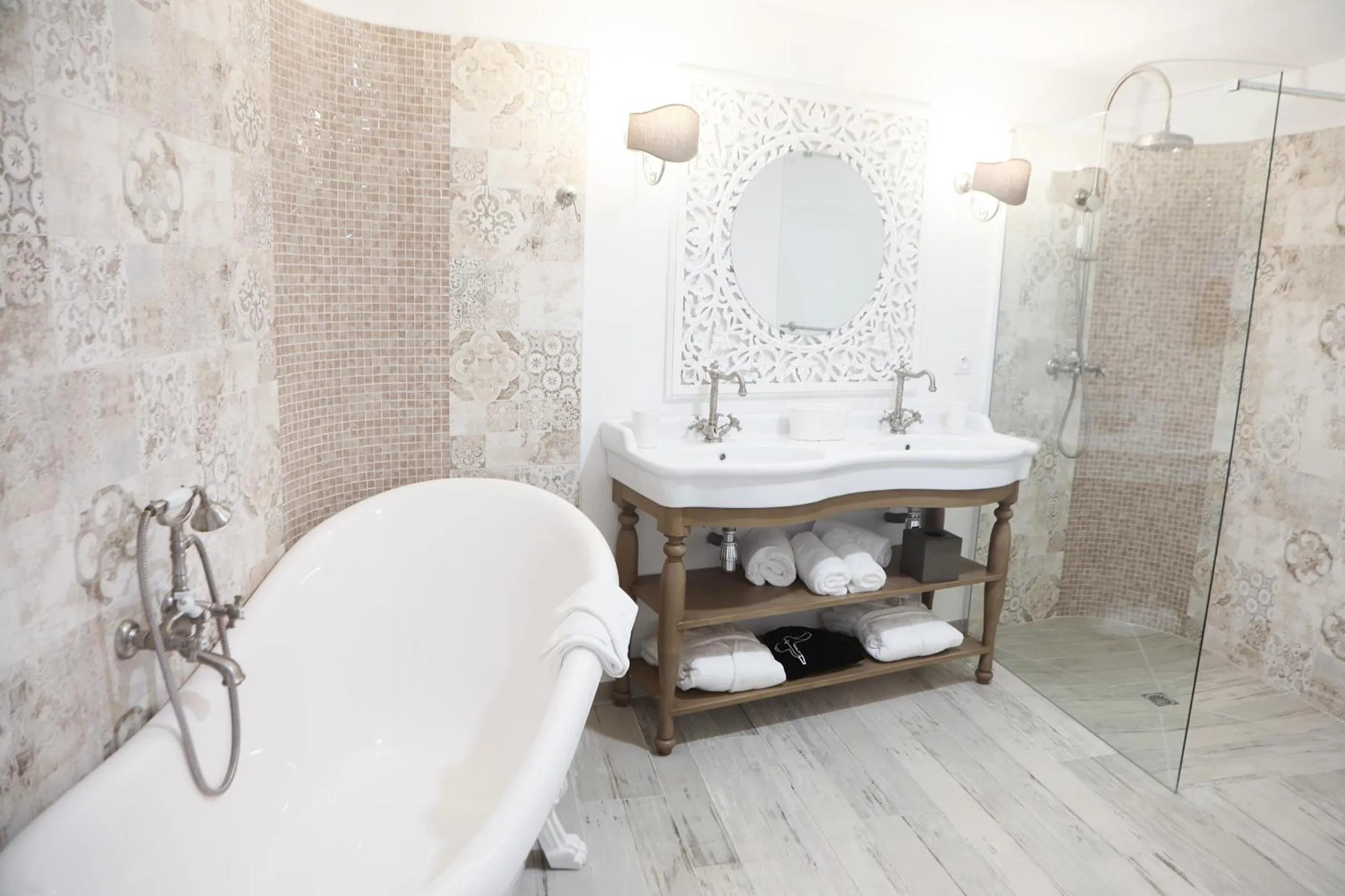 Shower in L'Hostellerie du Moulin des Oliviers