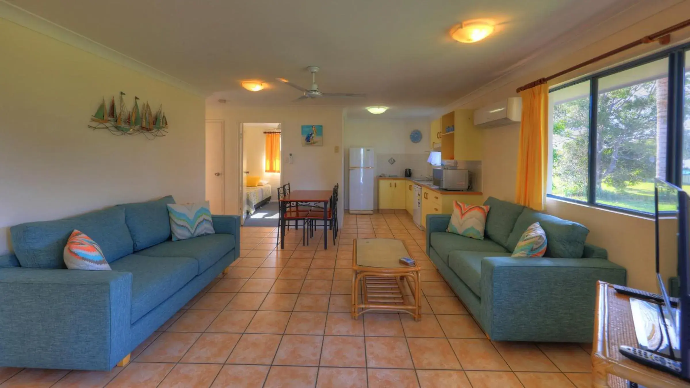 One-Bedroom Apartment in Dolphin Waters One-Bedroom Apartment in Dolphin Waters