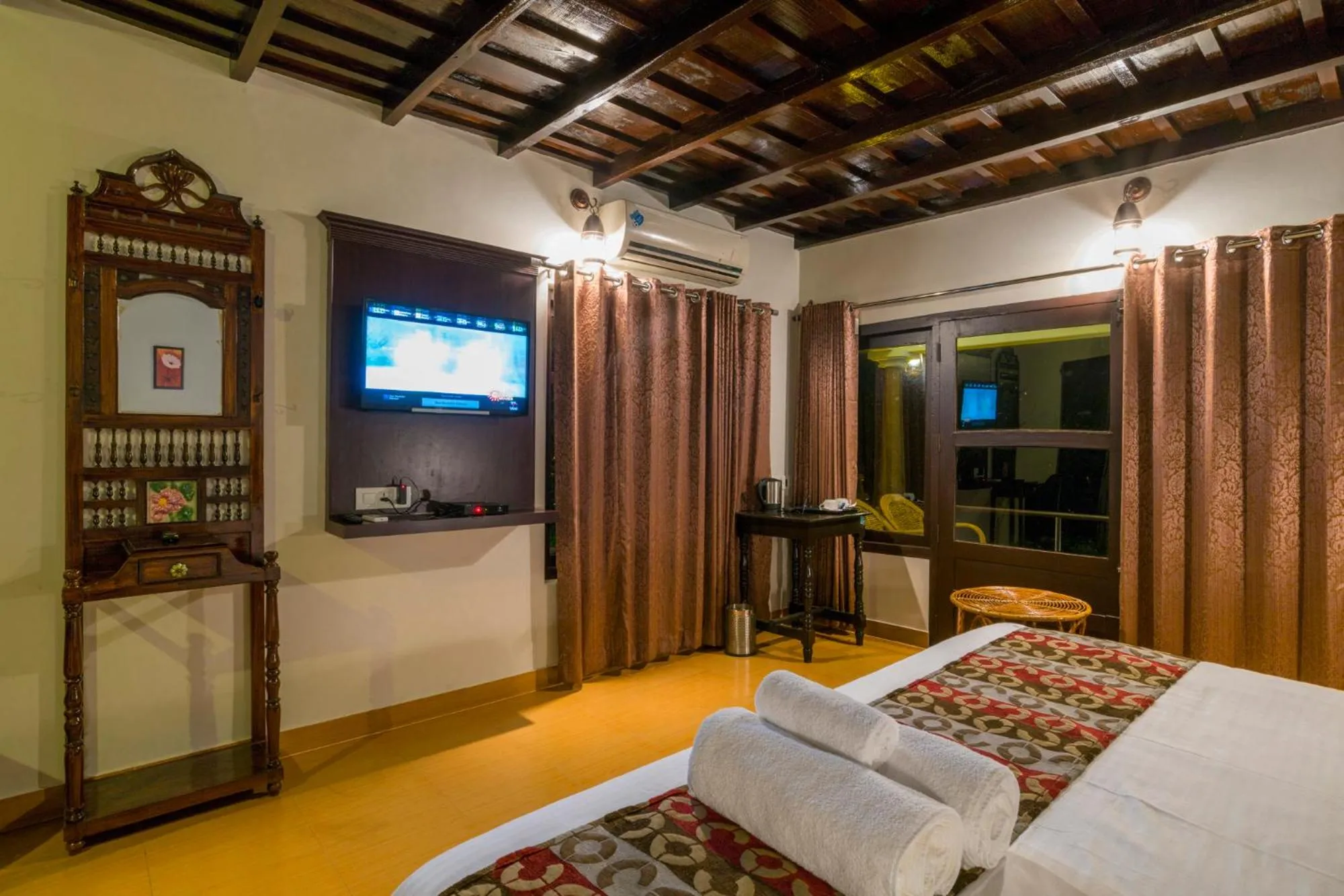 Bedroom, Bed in Warmth Lake Haven