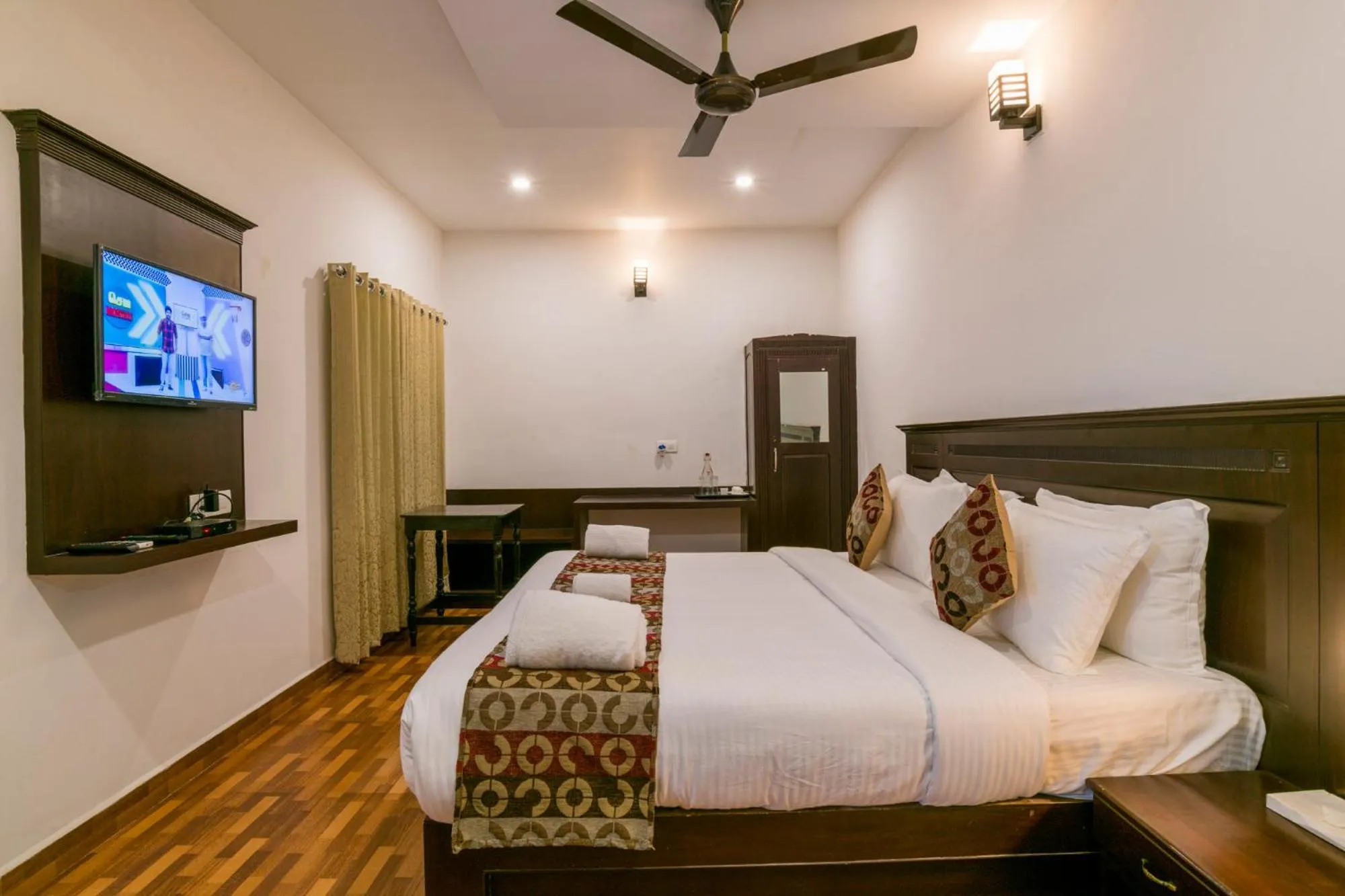 Bedroom, Bed in Warmth Lake Haven