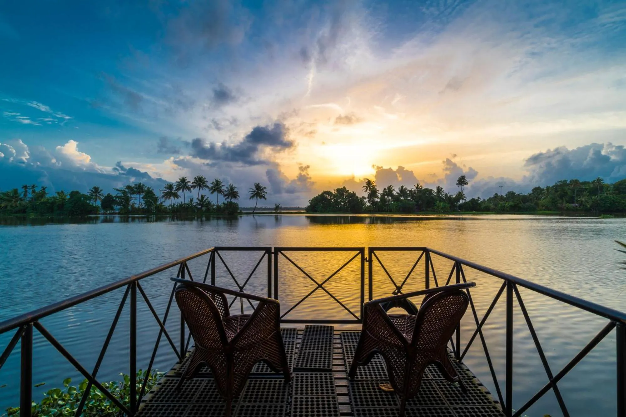 Lake view in Warmth Lake Haven