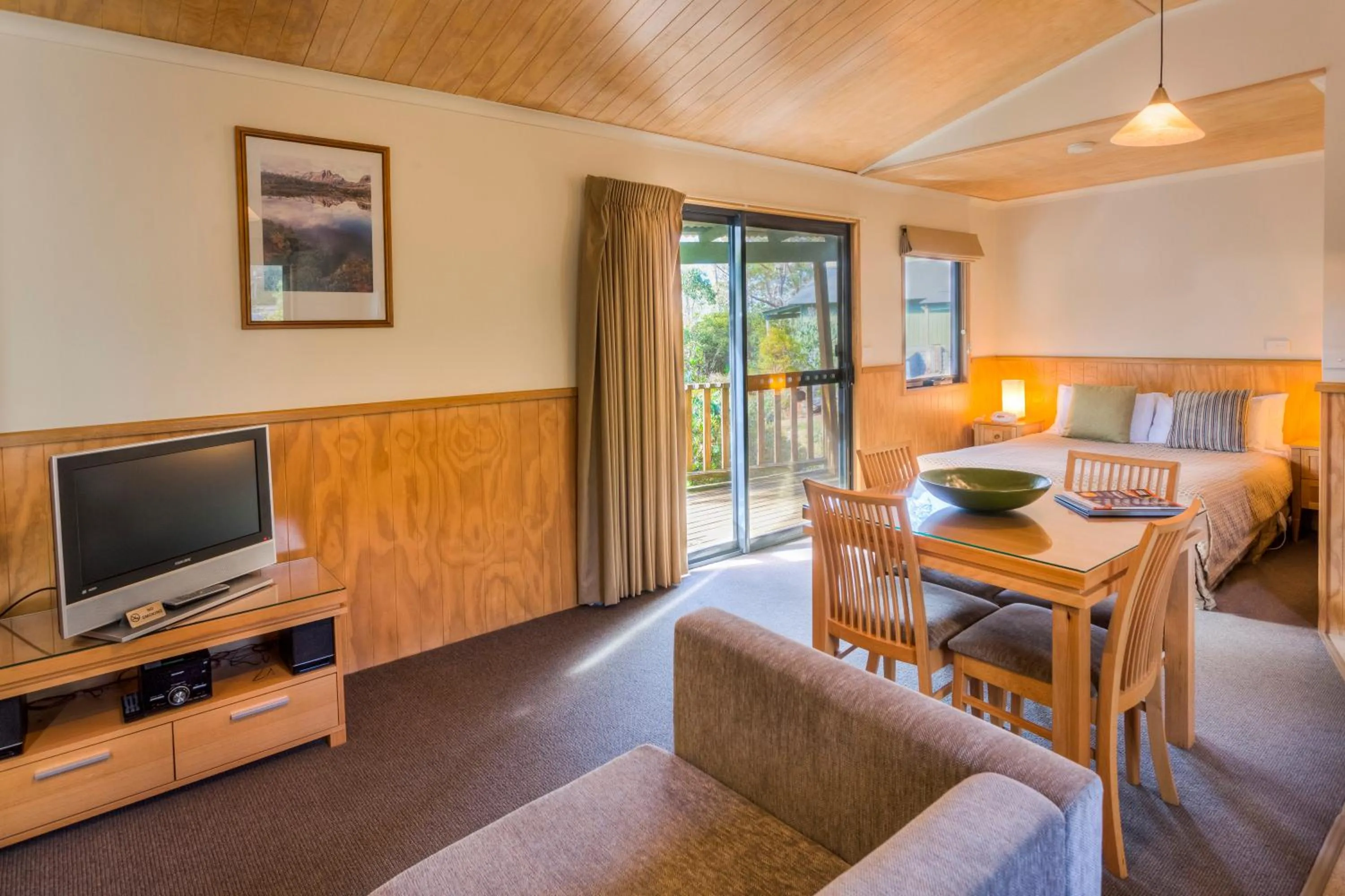 Living room, Bed in Cradle Mountain Wilderness Village