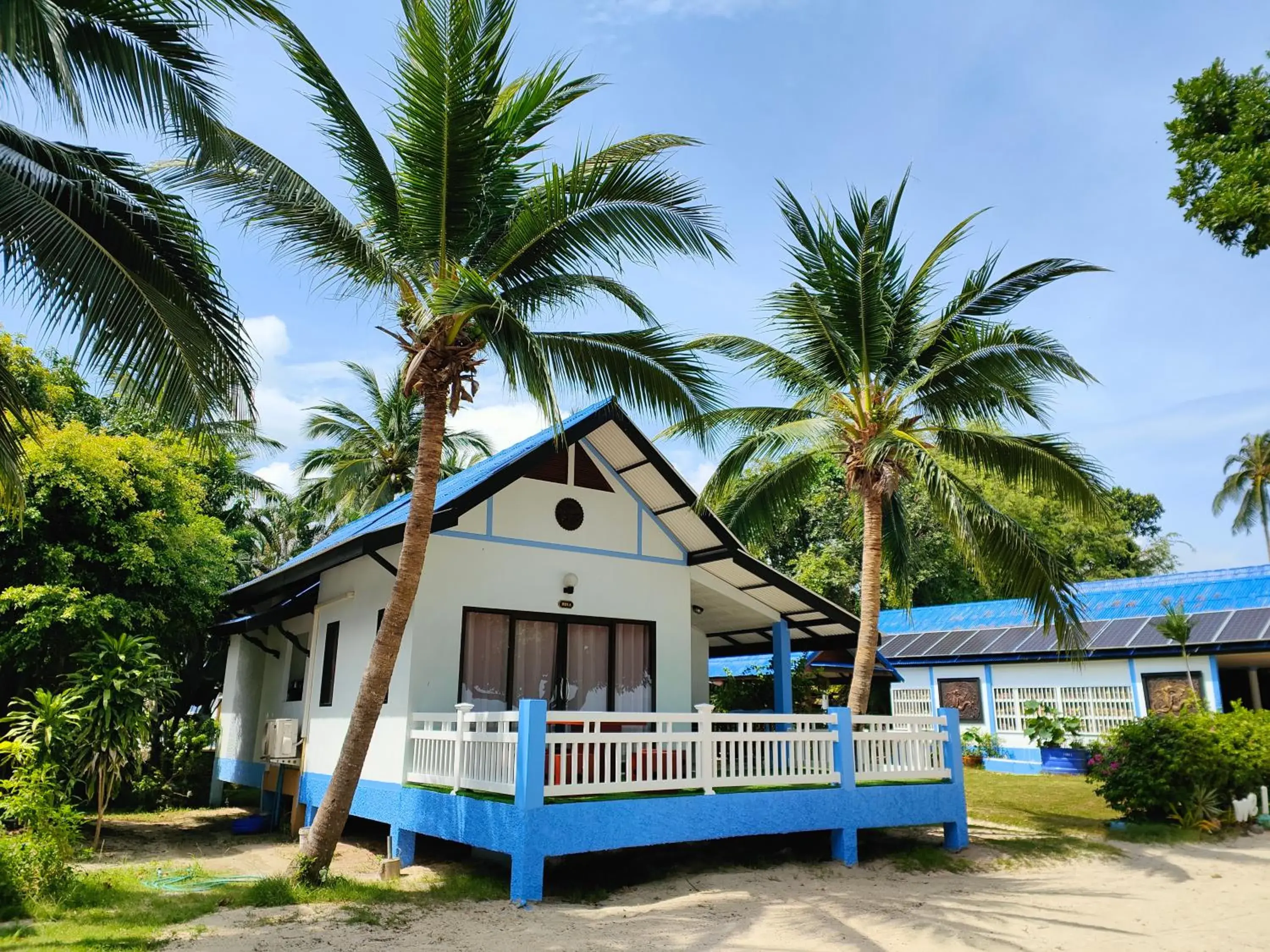 Two-Bedroom Bungalow with Sea View in Rung Arun Resort Two-Bedroom Bungalow with Sea View in Rung Arun Resort