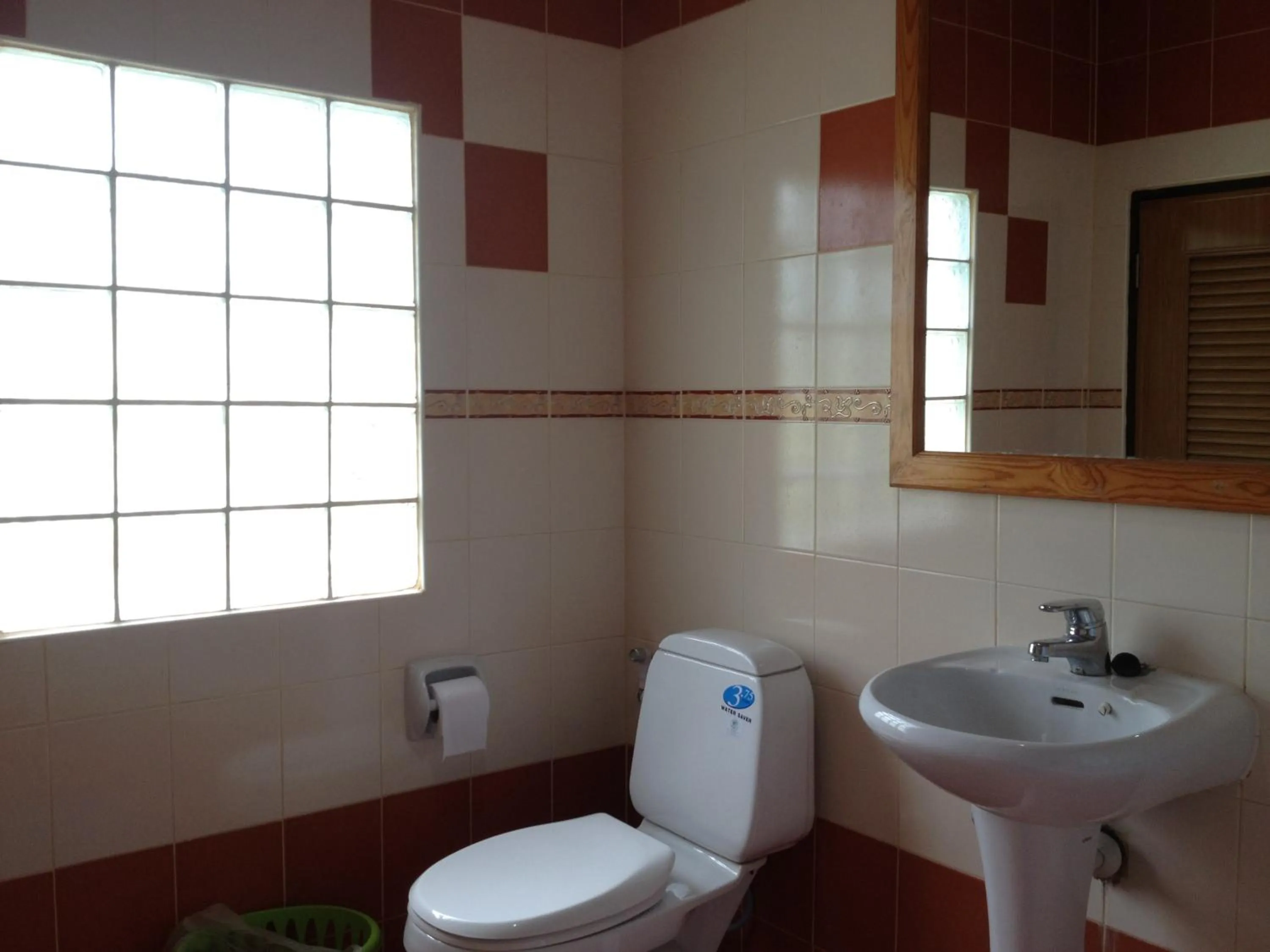 Toilet in Rung Arun Resort