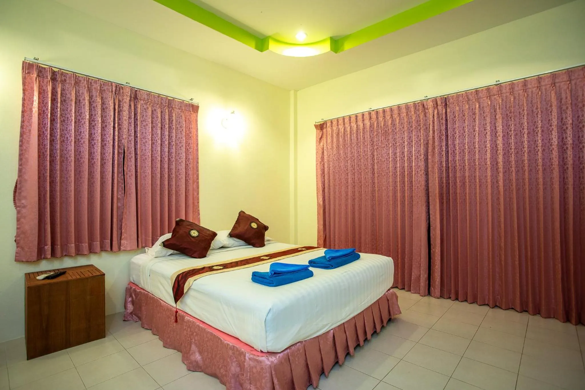 Bed in Rung Arun Resort