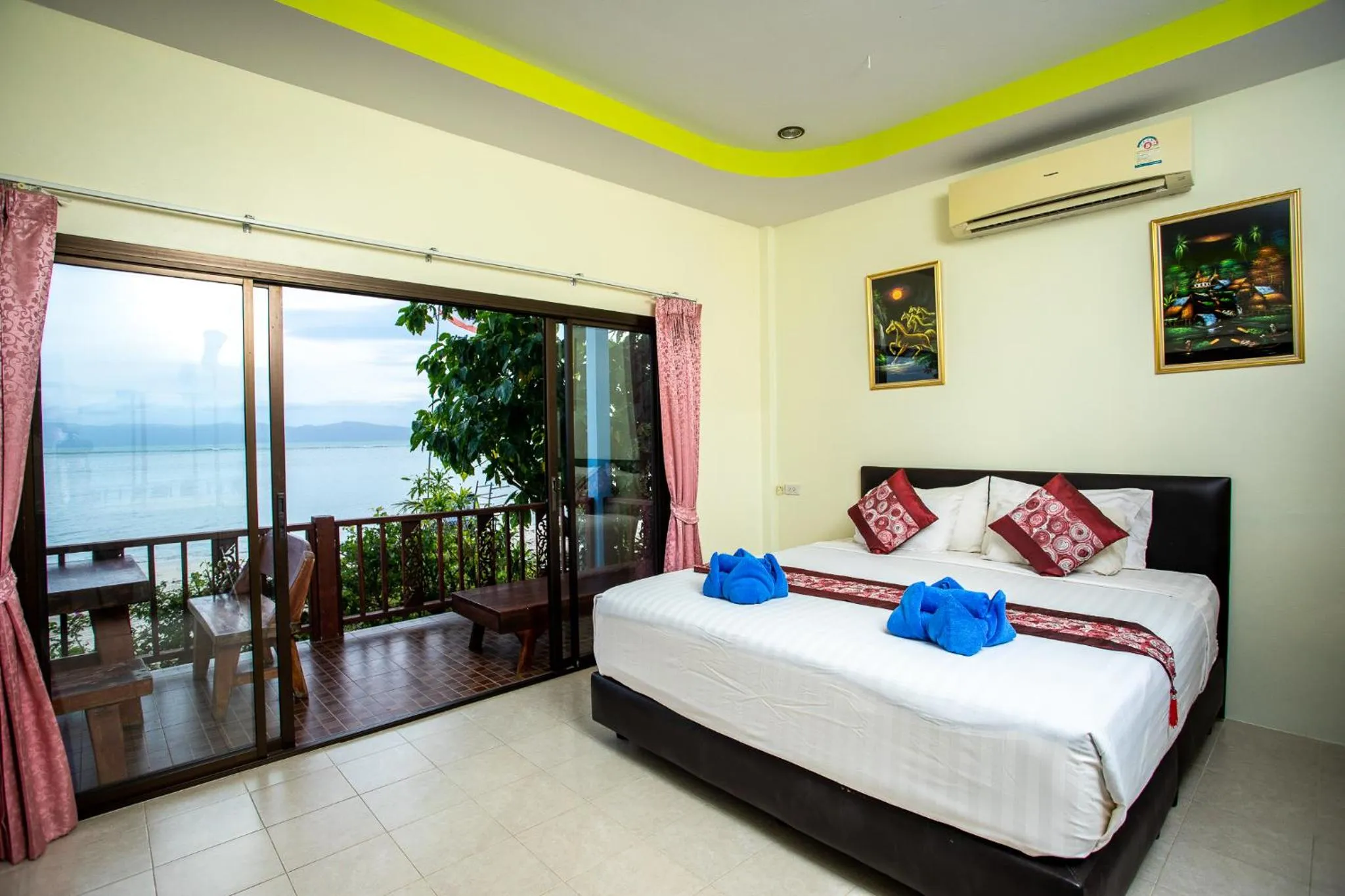 View (from property/room), Bed in Rung Arun Resort