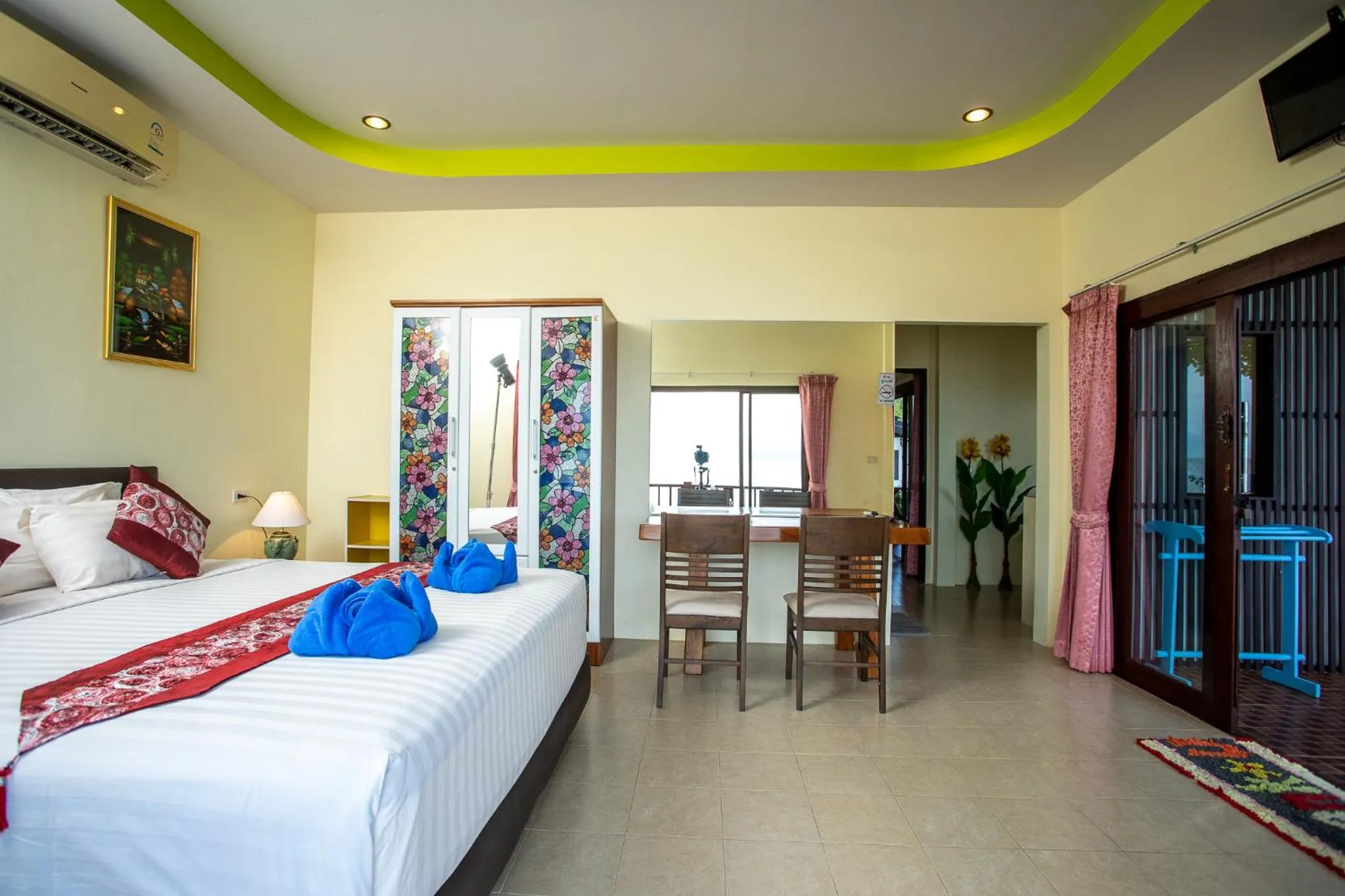 Photo of the whole room, Bed in Rung Arun Resort