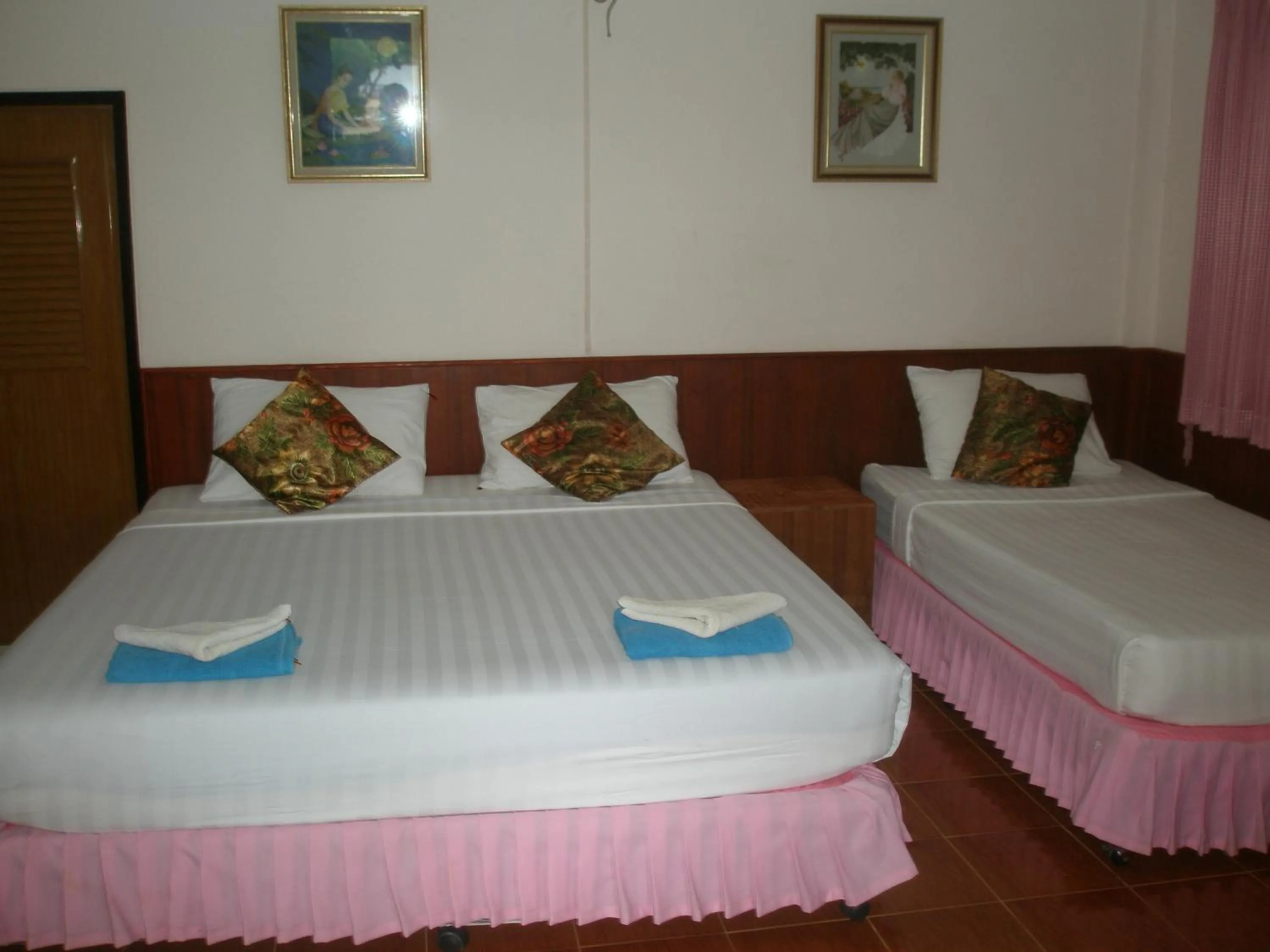 Bed in Rung Arun Resort