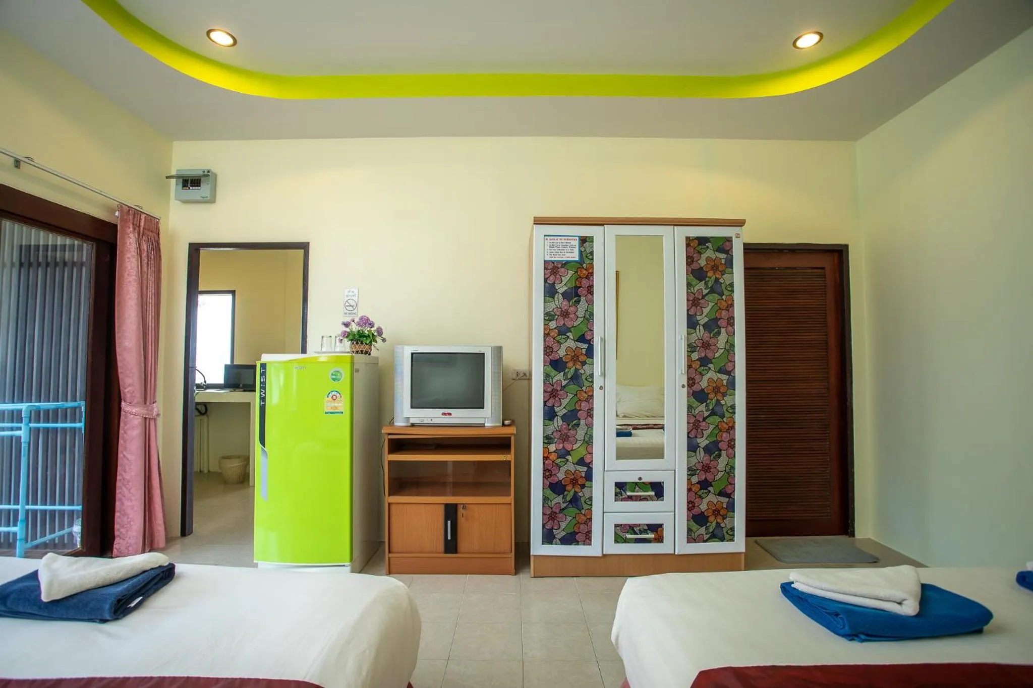 Photo of the whole room, Bed in Rung Arun Resort