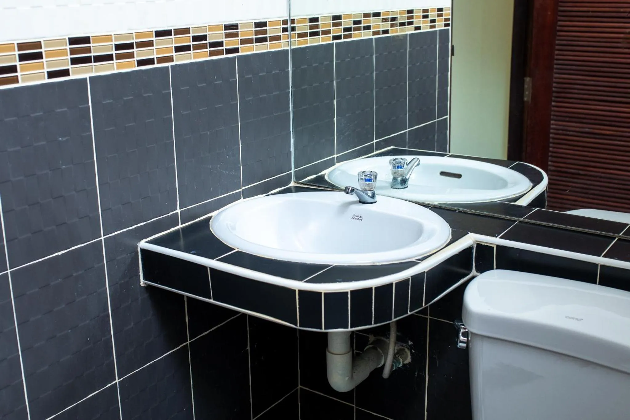 Toilet in Rung Arun Resort