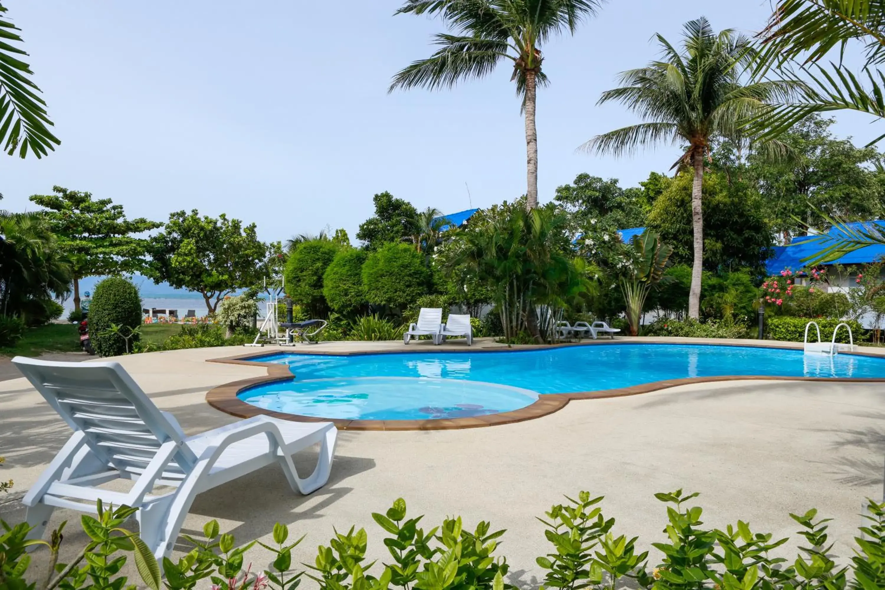 Superior Bungalow with Pool View in Rung Arun Resort Superior Bungalow with Pool View in Rung Arun Resort