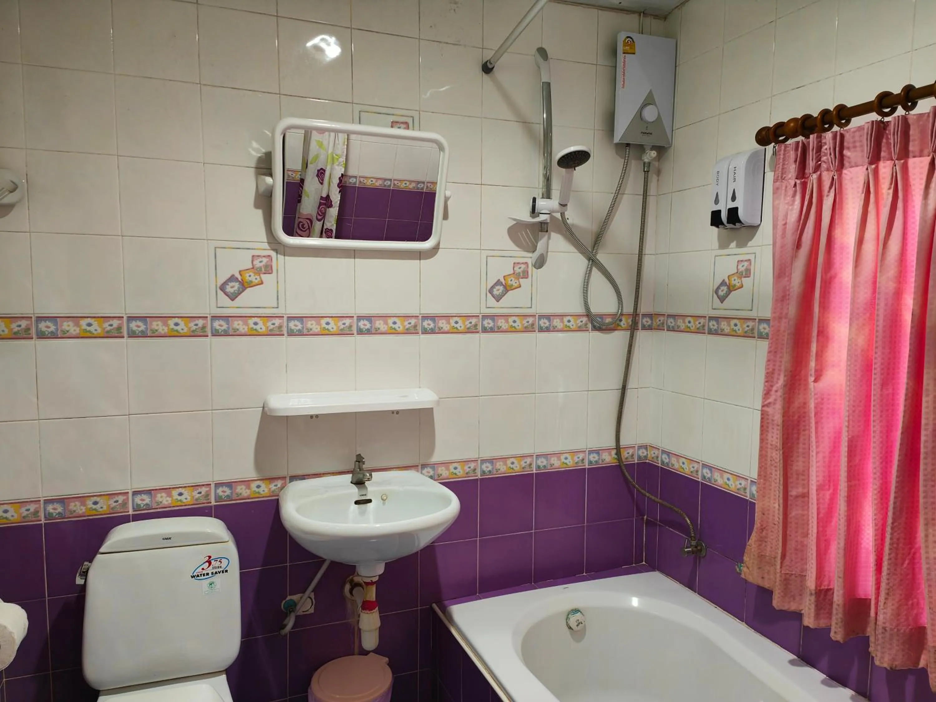 Toilet in Rung Arun Resort