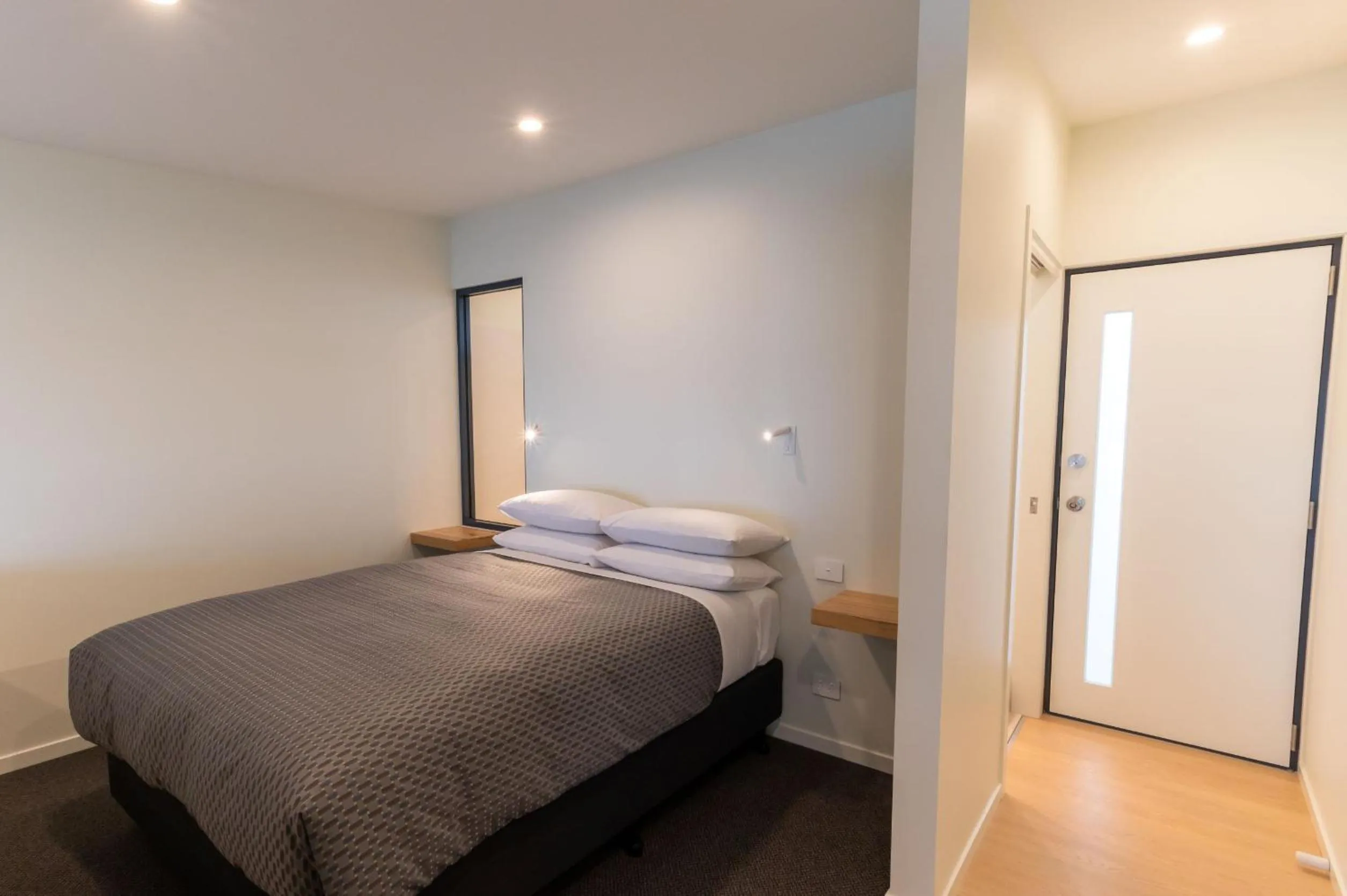 Bed in Swansea Beach Chalets