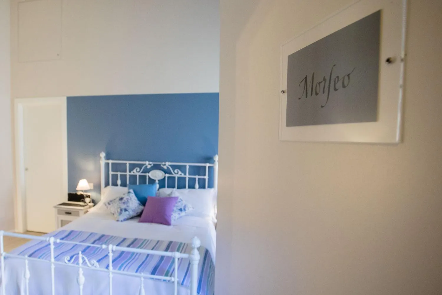 Decorative detail, Bed in Maison Rêve Torino Centro