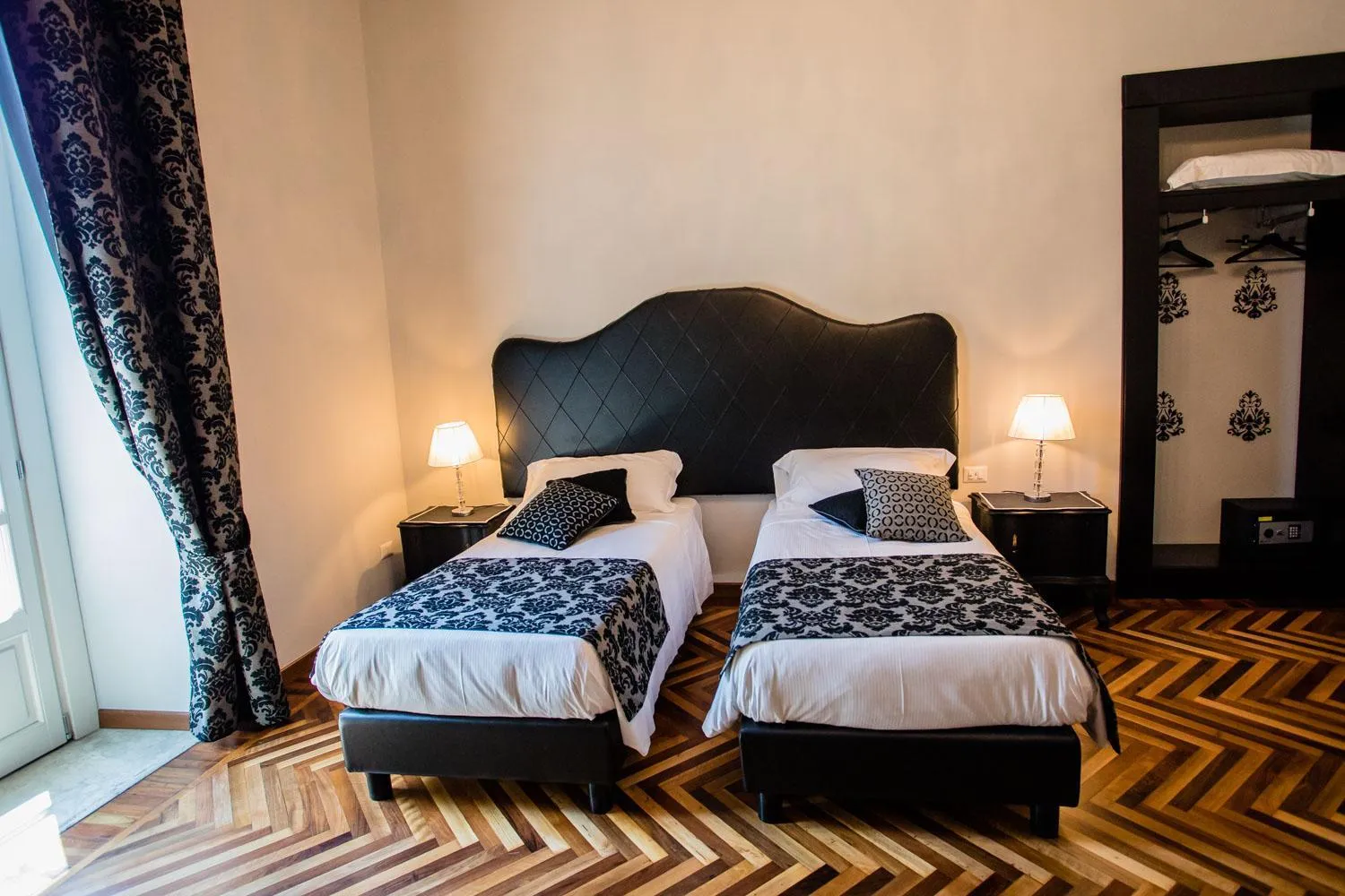 Photo of the whole room, Bed in Maison Rêve Torino Centro