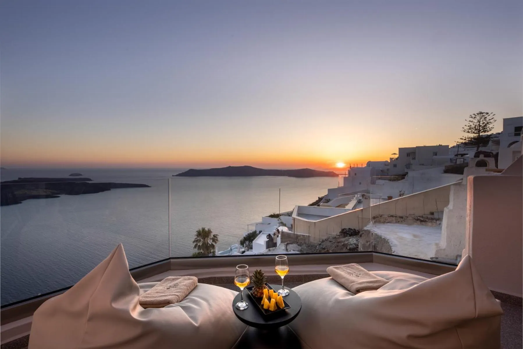 Damigos Caldera World