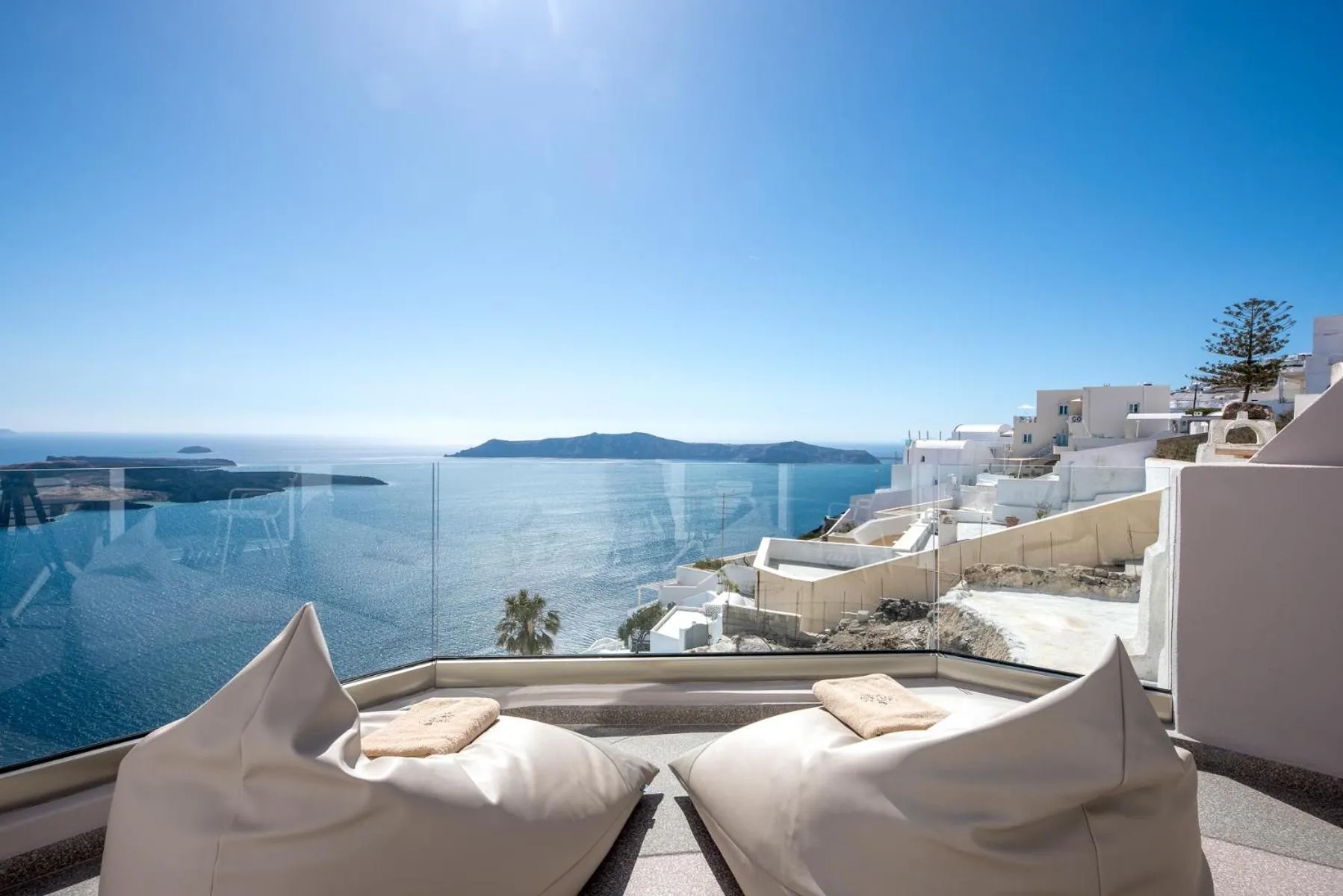 Damigos Caldera World