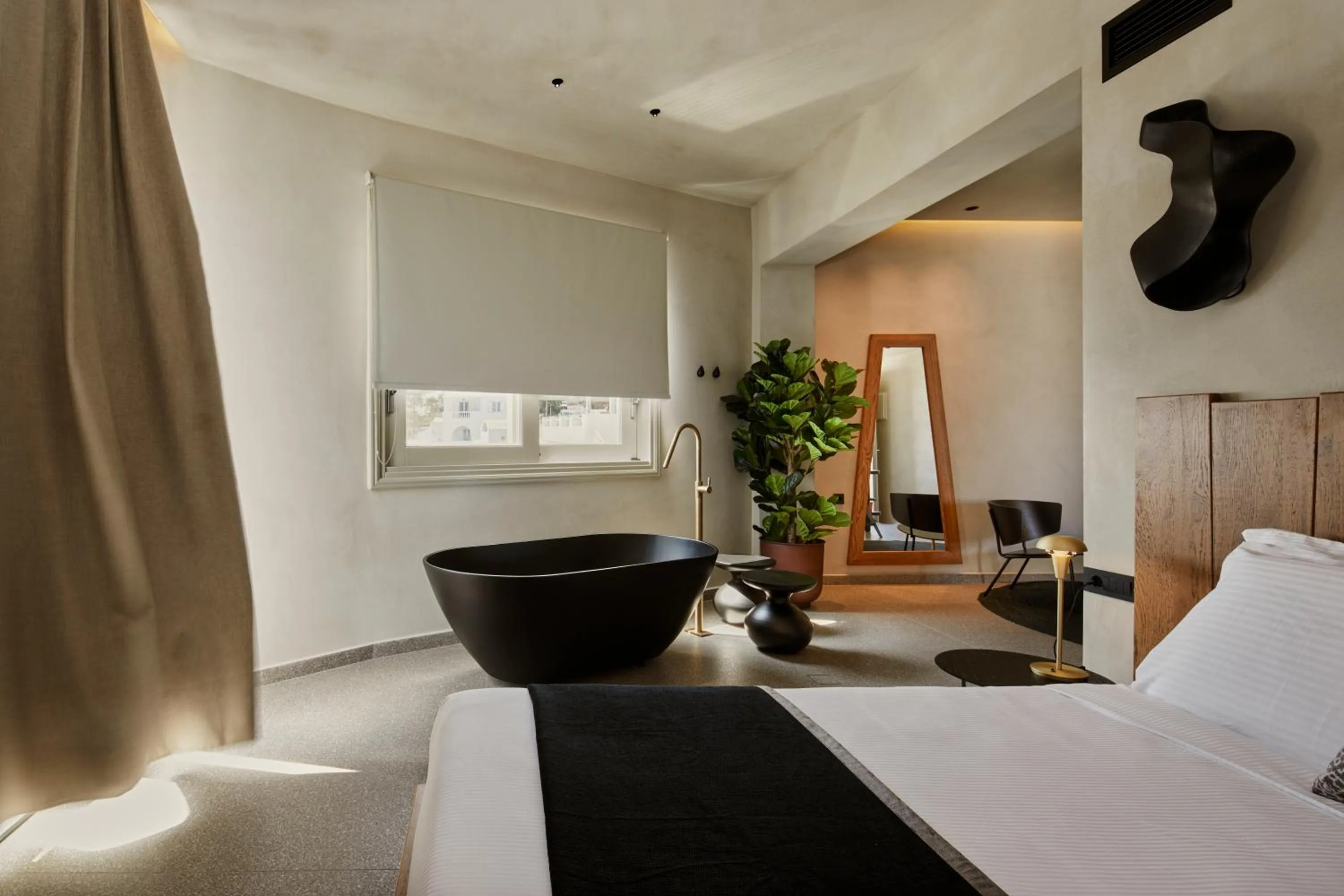 Photo of the whole room, Bed in Damigos Caldera World