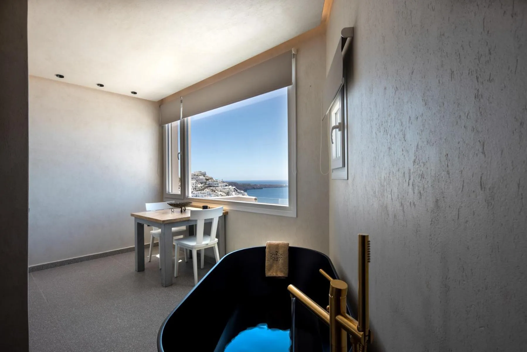 Damigos Caldera World