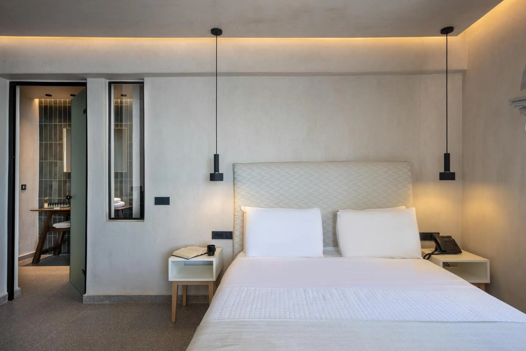 Bed in Damigos Caldera World