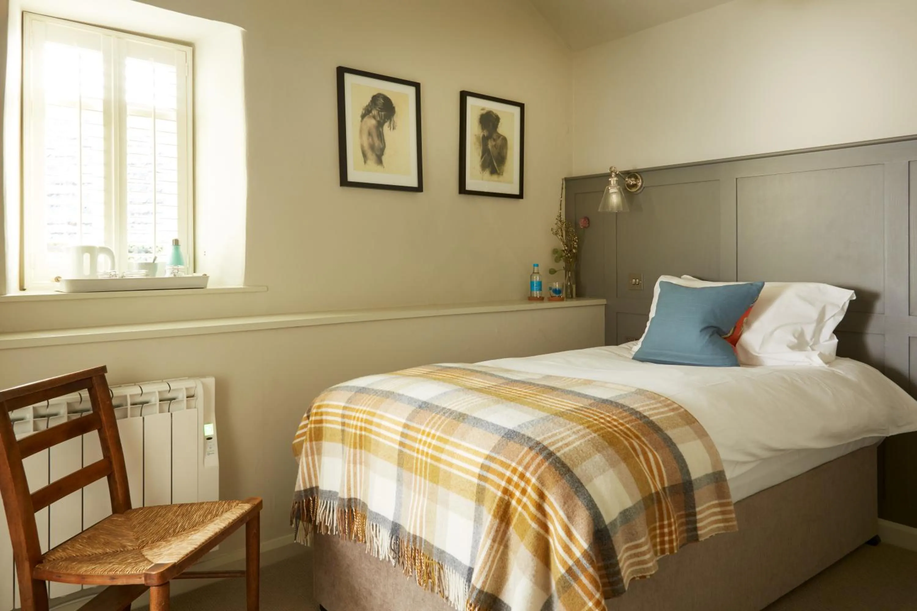 Bedroom, Bed in The Bull Hotel