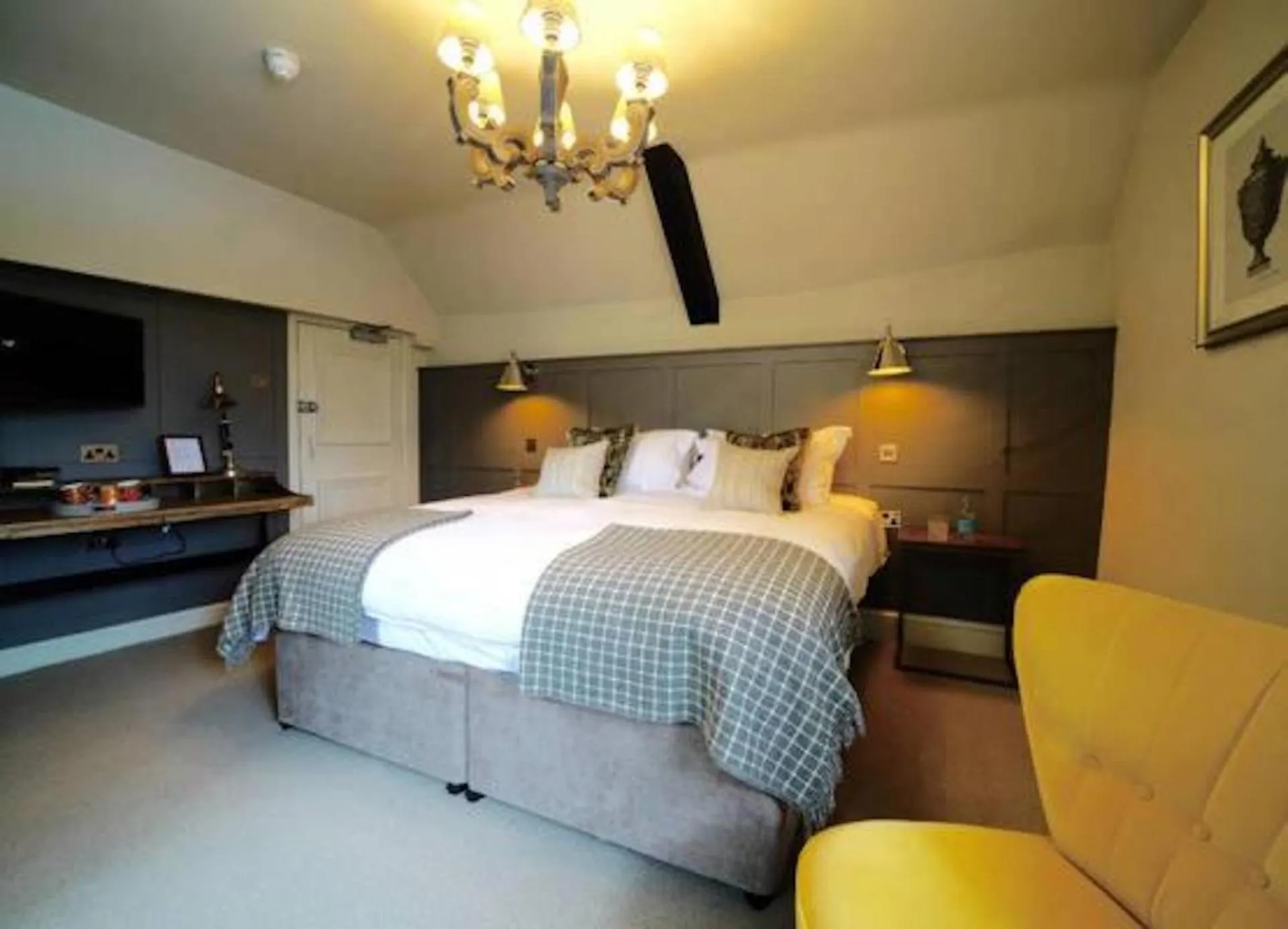 Bedroom, Bed in The Bull Hotel