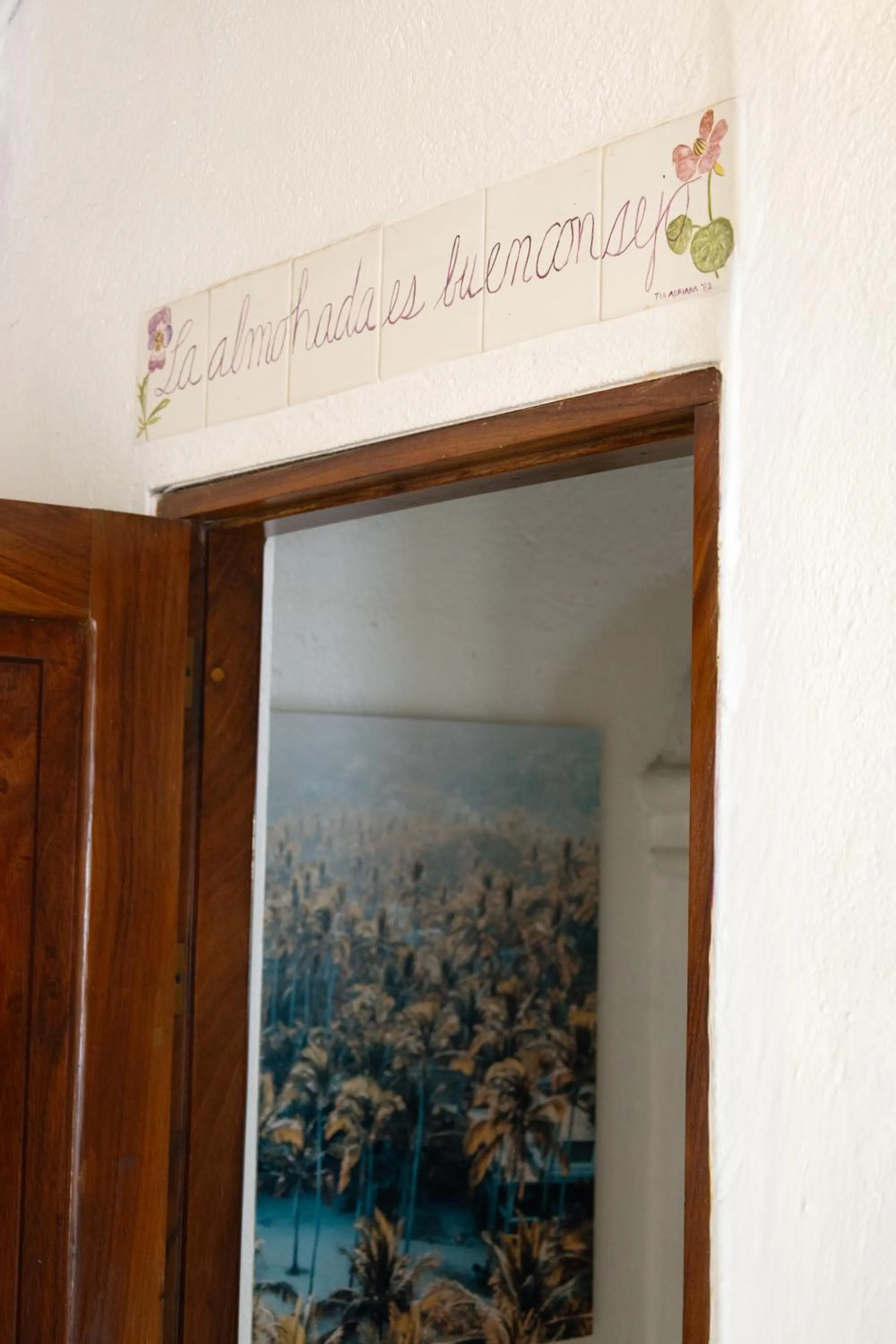 Text overlay in Sayulita Central Hotel