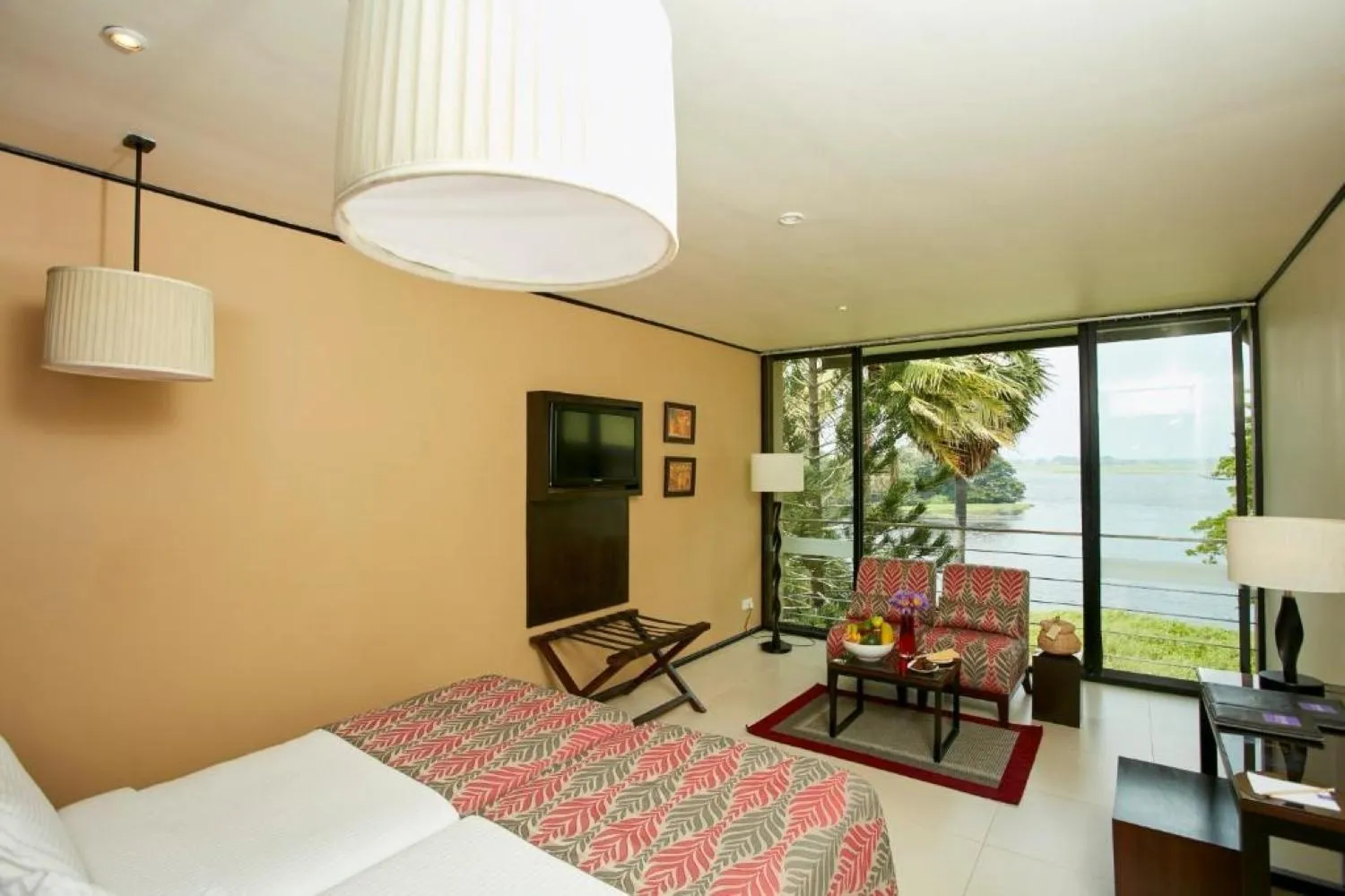 Lake view, Bed in EKHO Safari Tissa