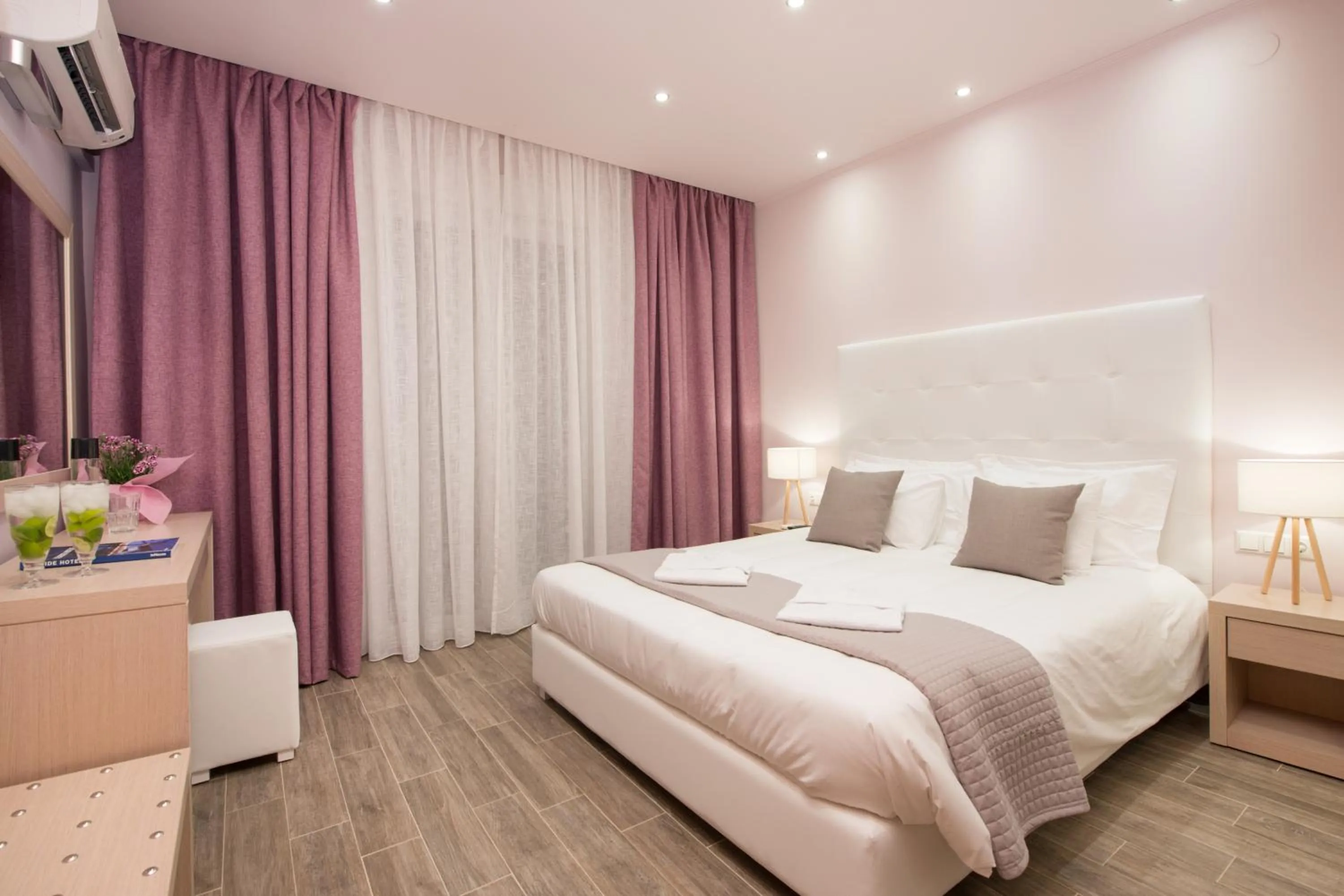 Bedroom, Bed in Angelica Hotel