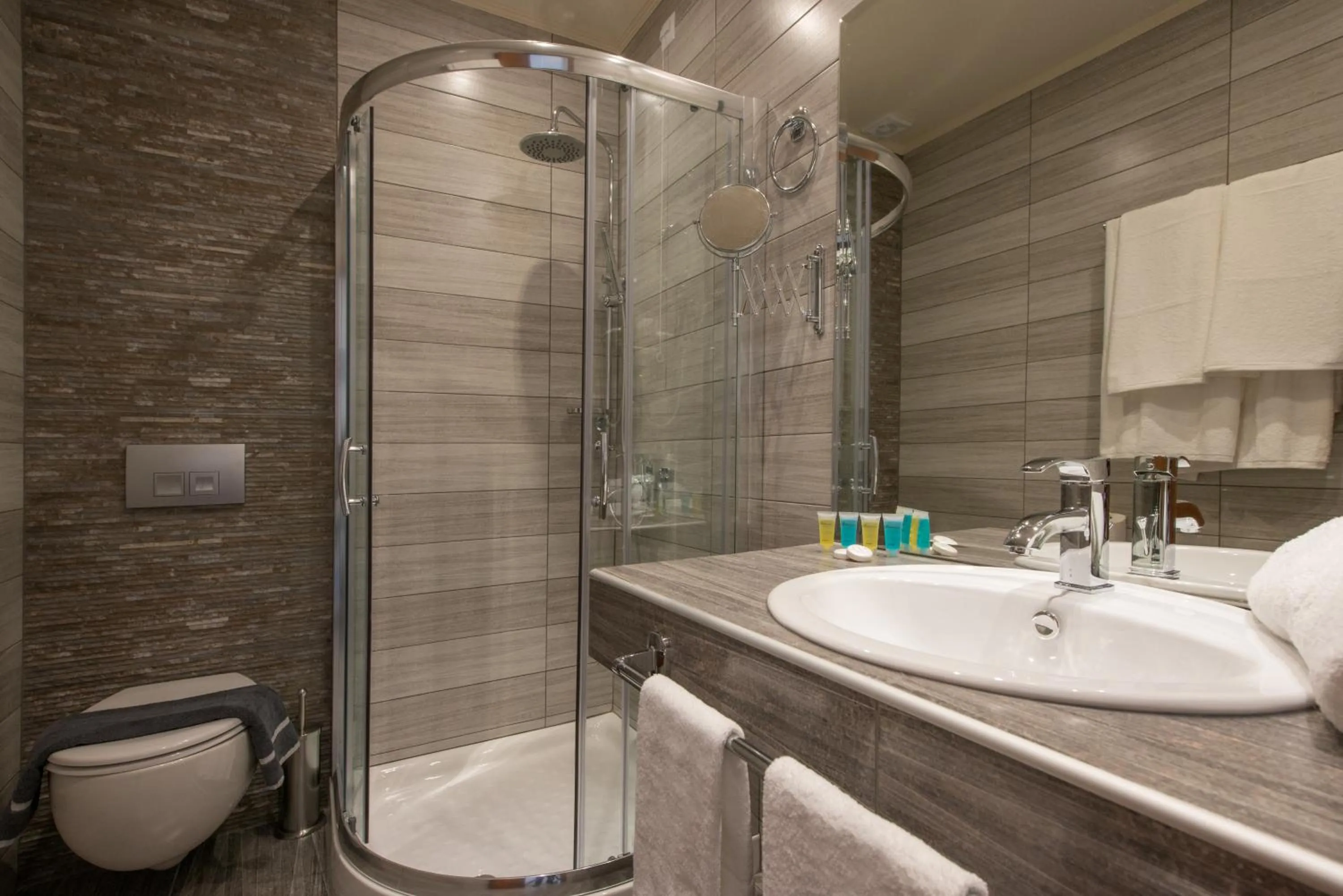 Shower in Angelica Hotel