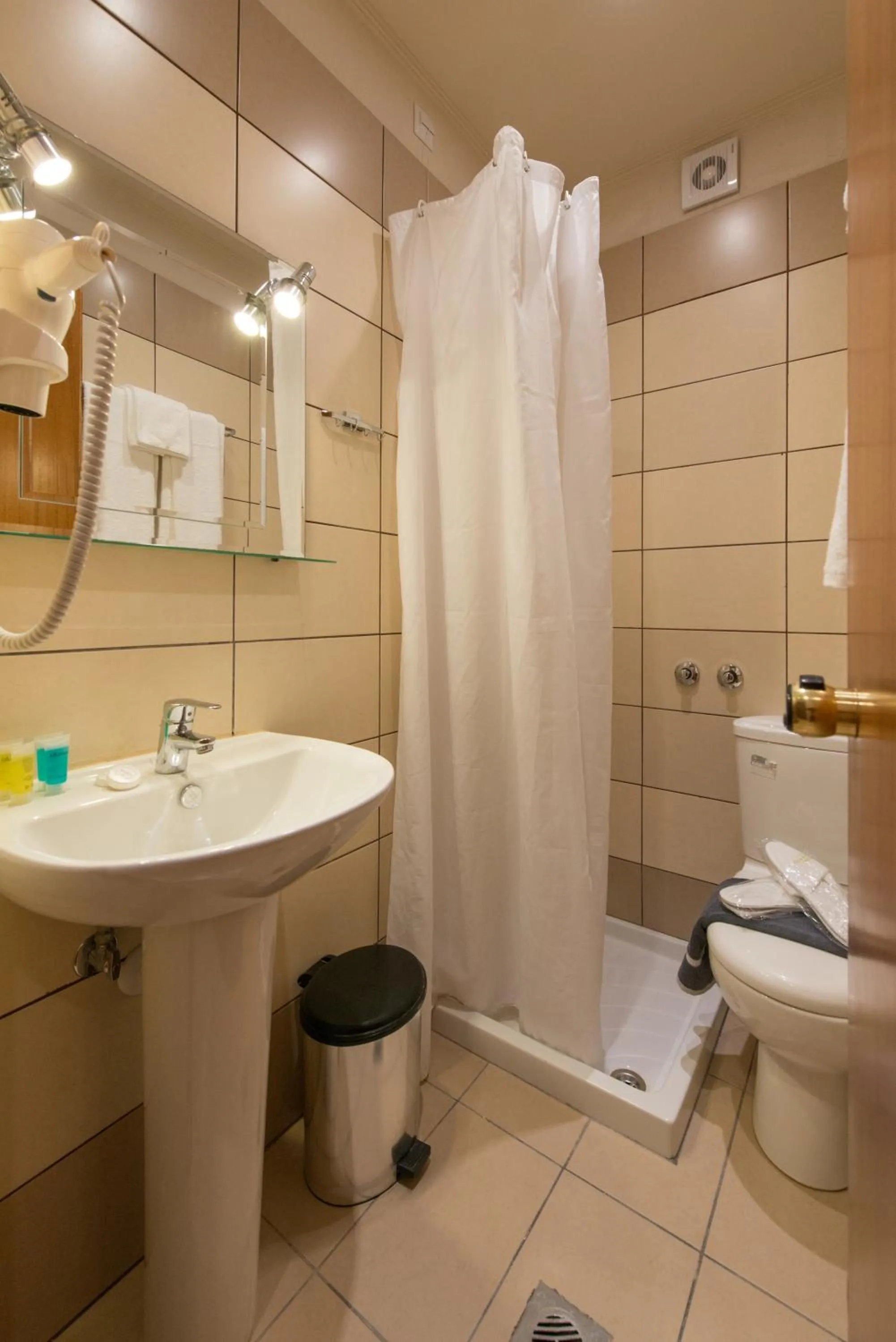 Shower in Angelica Hotel