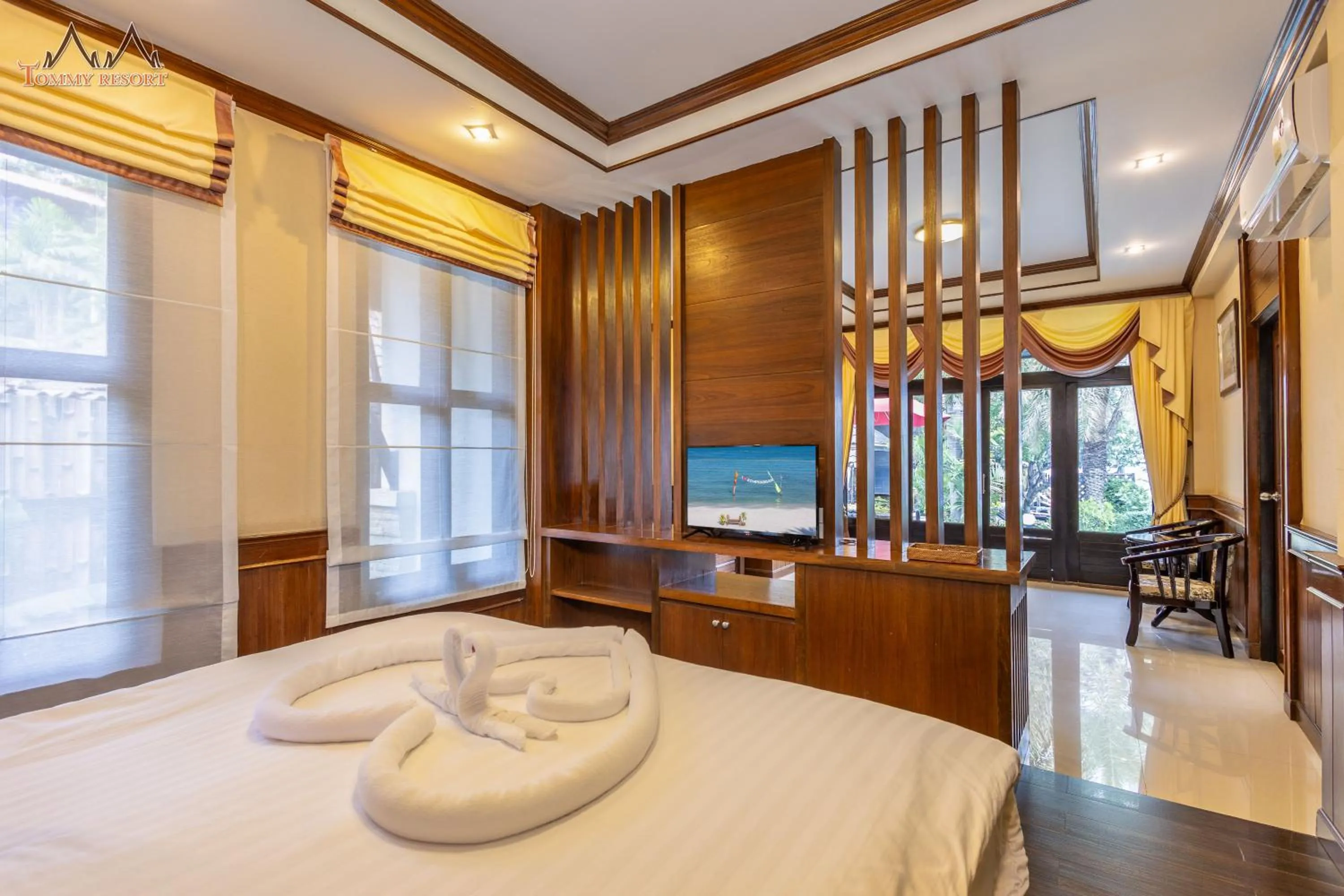 Property building, Bed in Tommy Resort