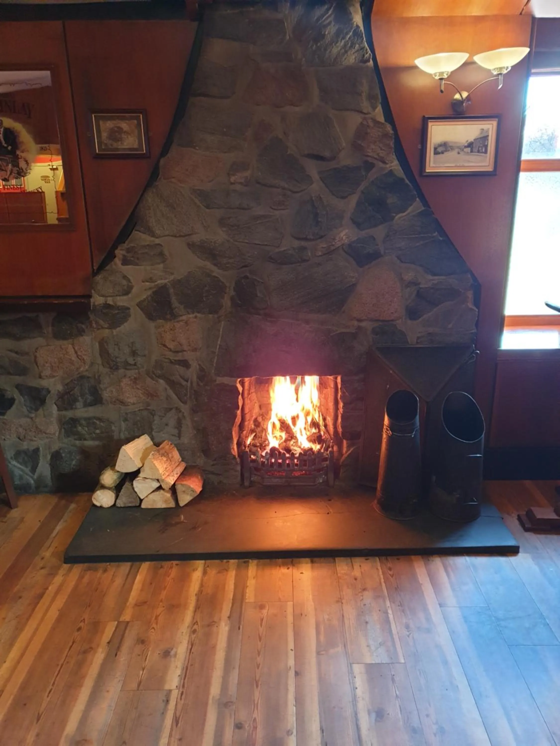 Lounge or bar in Commercial Hotel