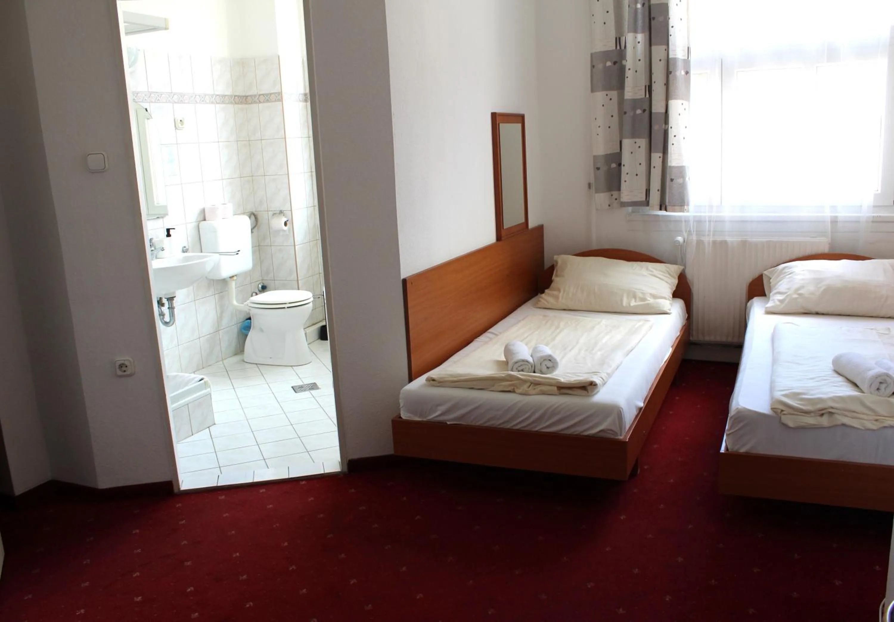 Bathroom, Bed in Broadway City Guesthouse