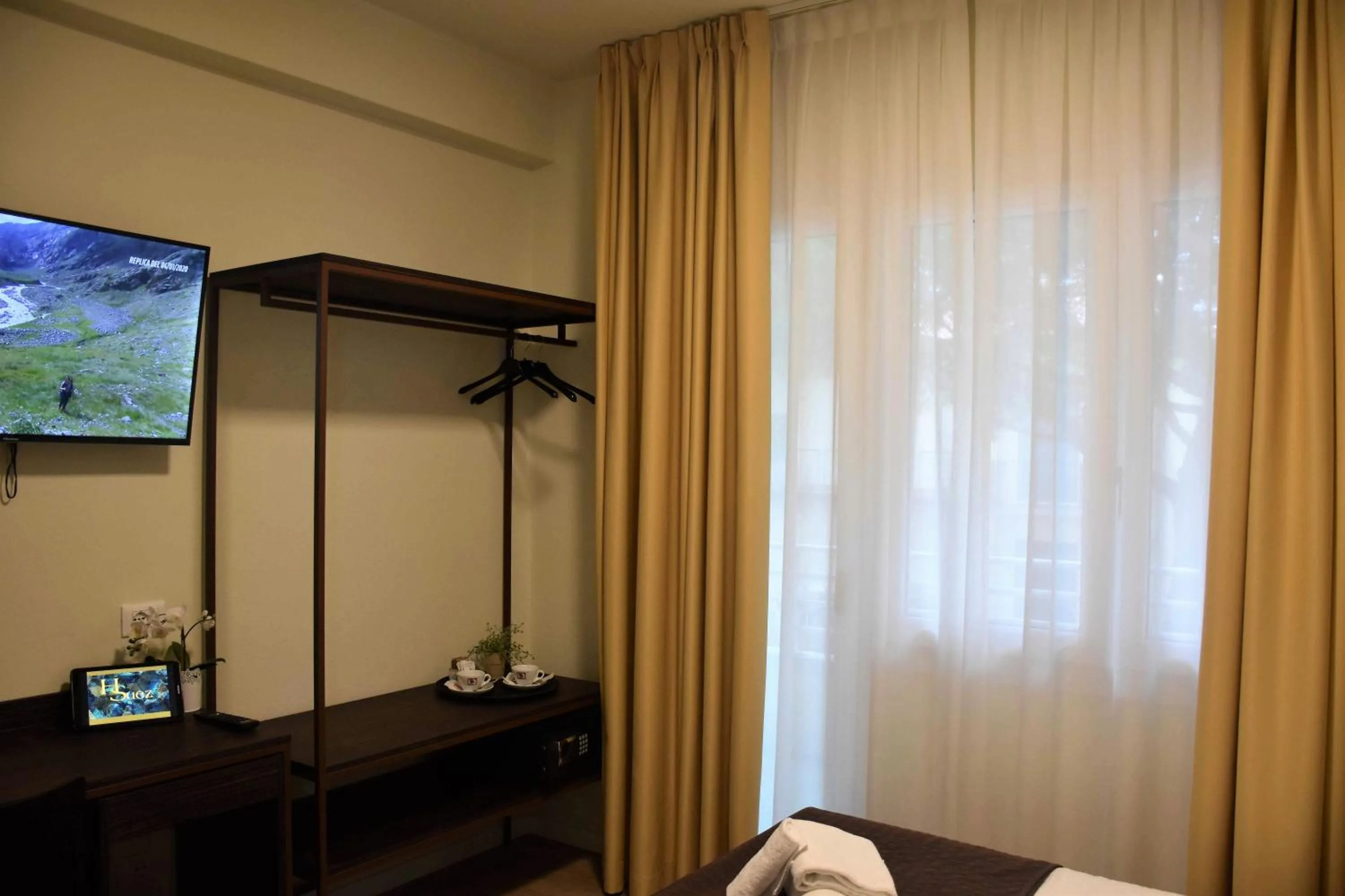 Bedroom, Bed in Hotel Suez