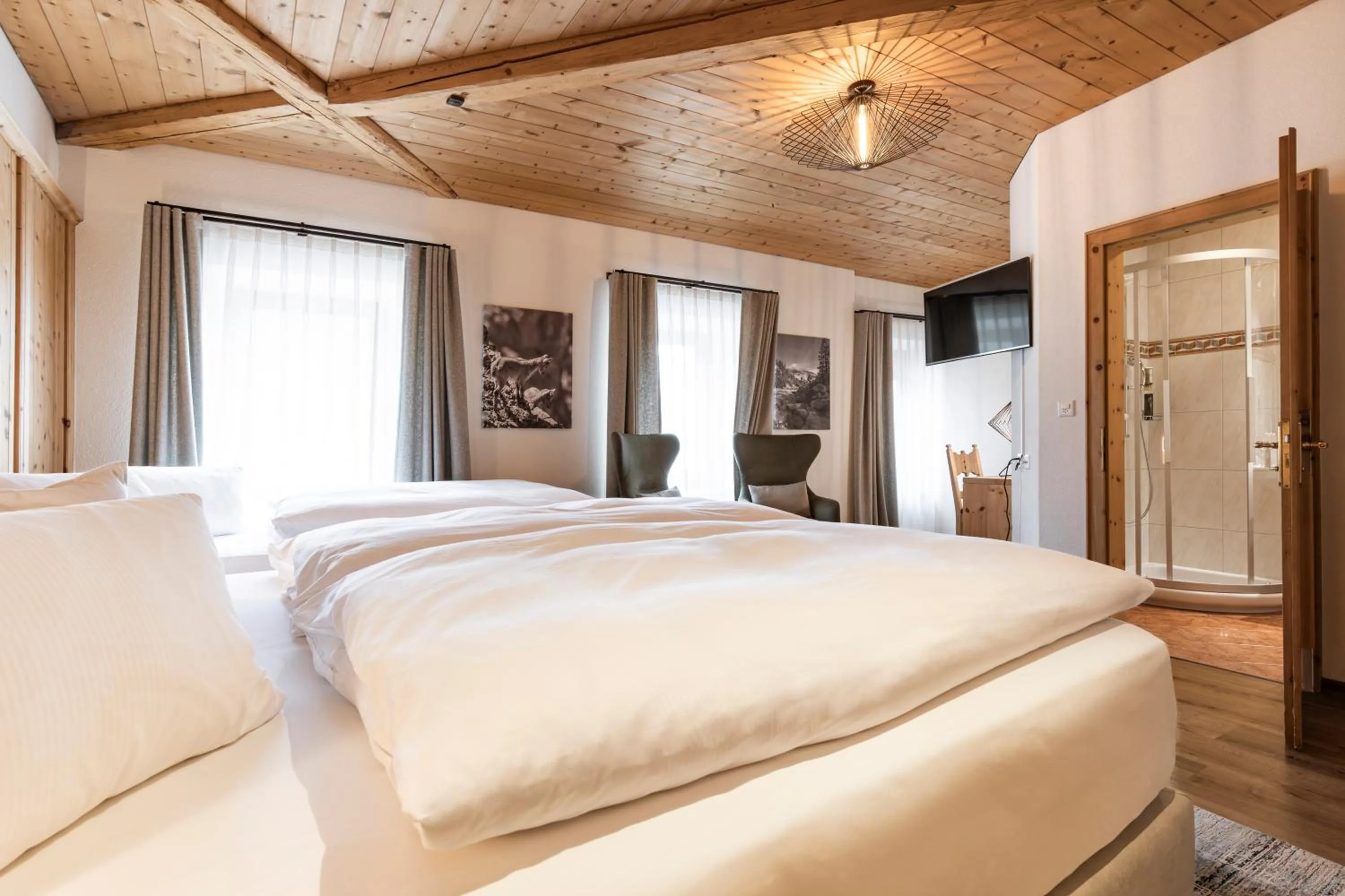 Photo of the whole room in Hotel Baer & Post Zernez