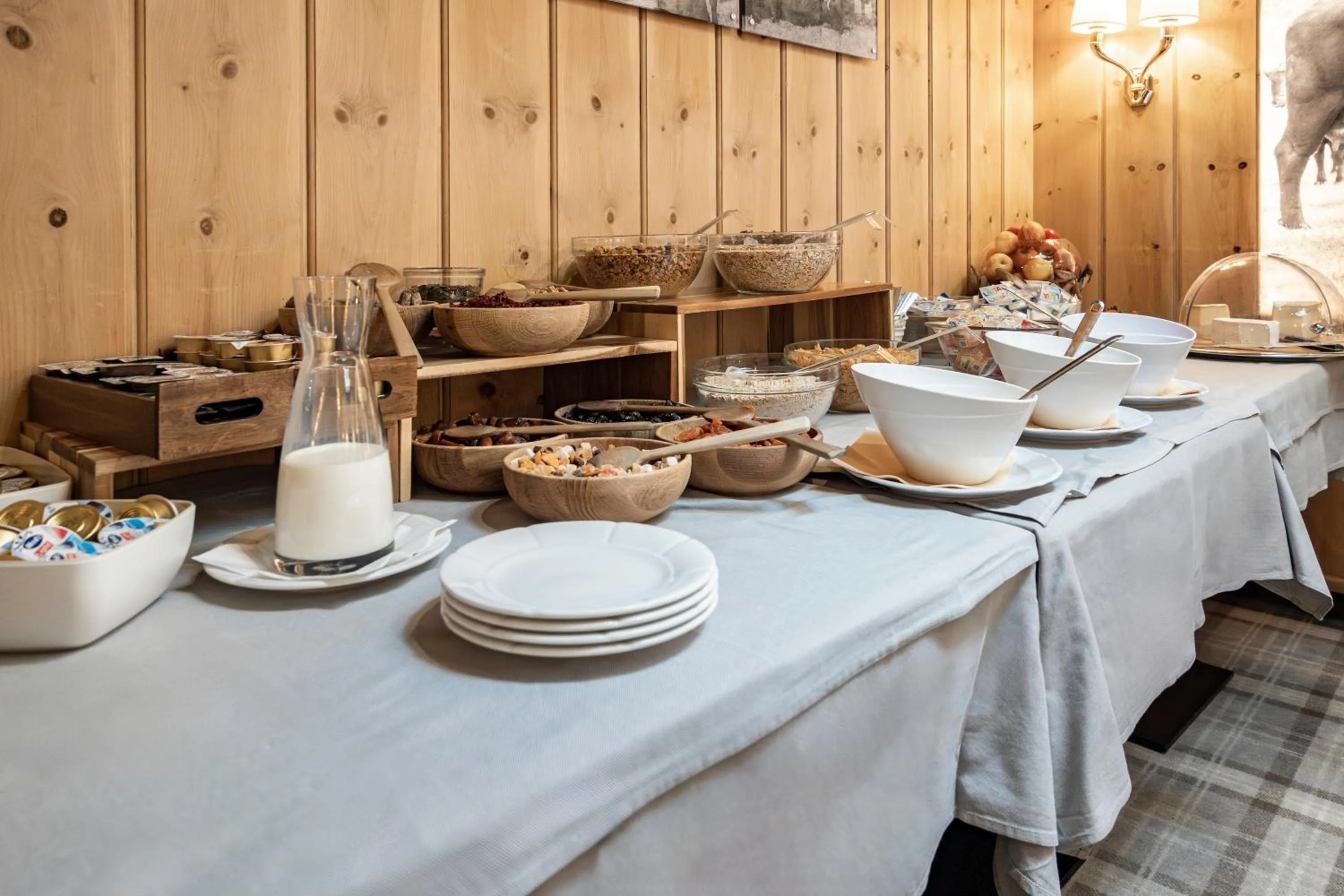 Buffet breakfast in Hotel Baer & Post Zernez