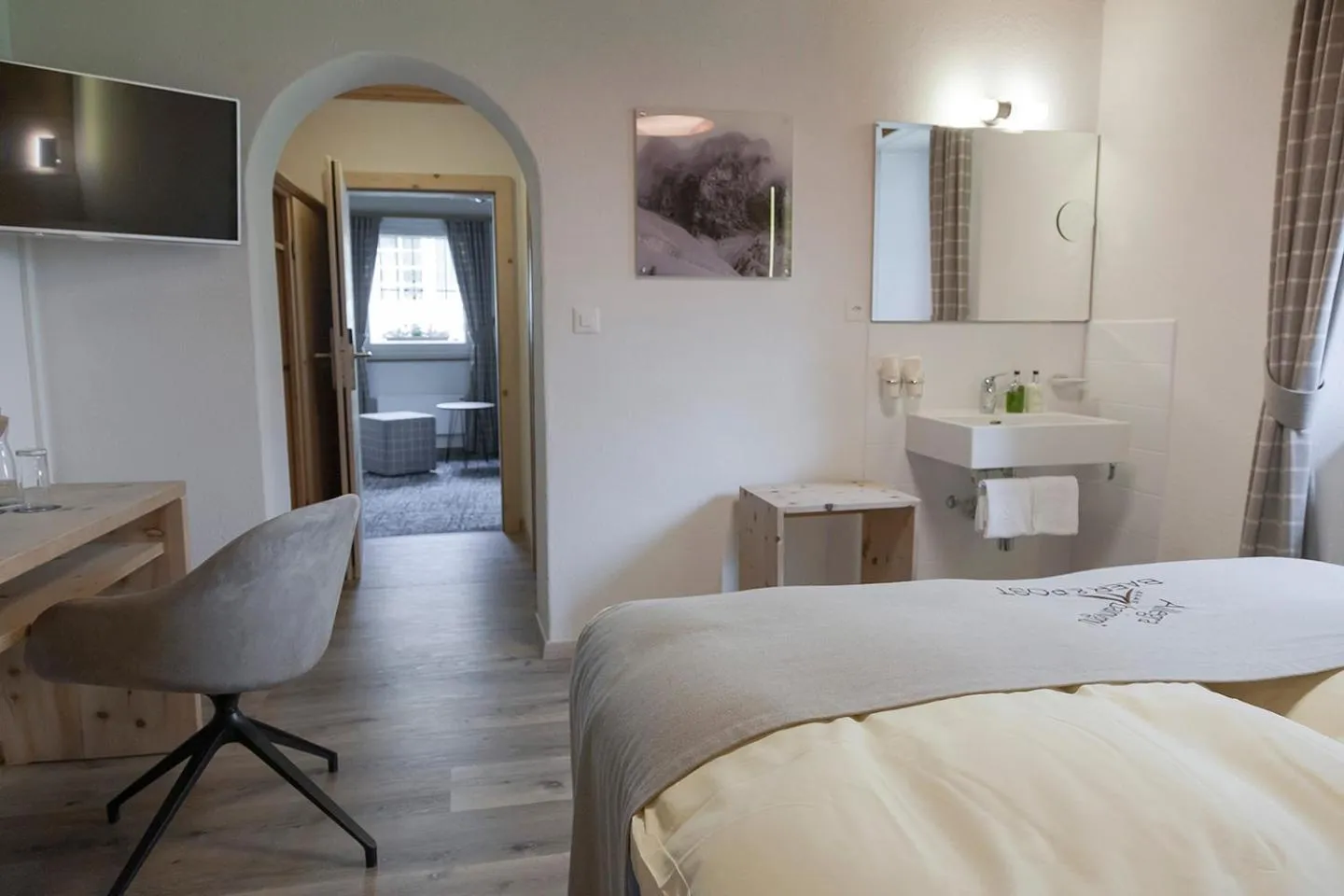 Photo of the whole room in Hotel Baer & Post Zernez