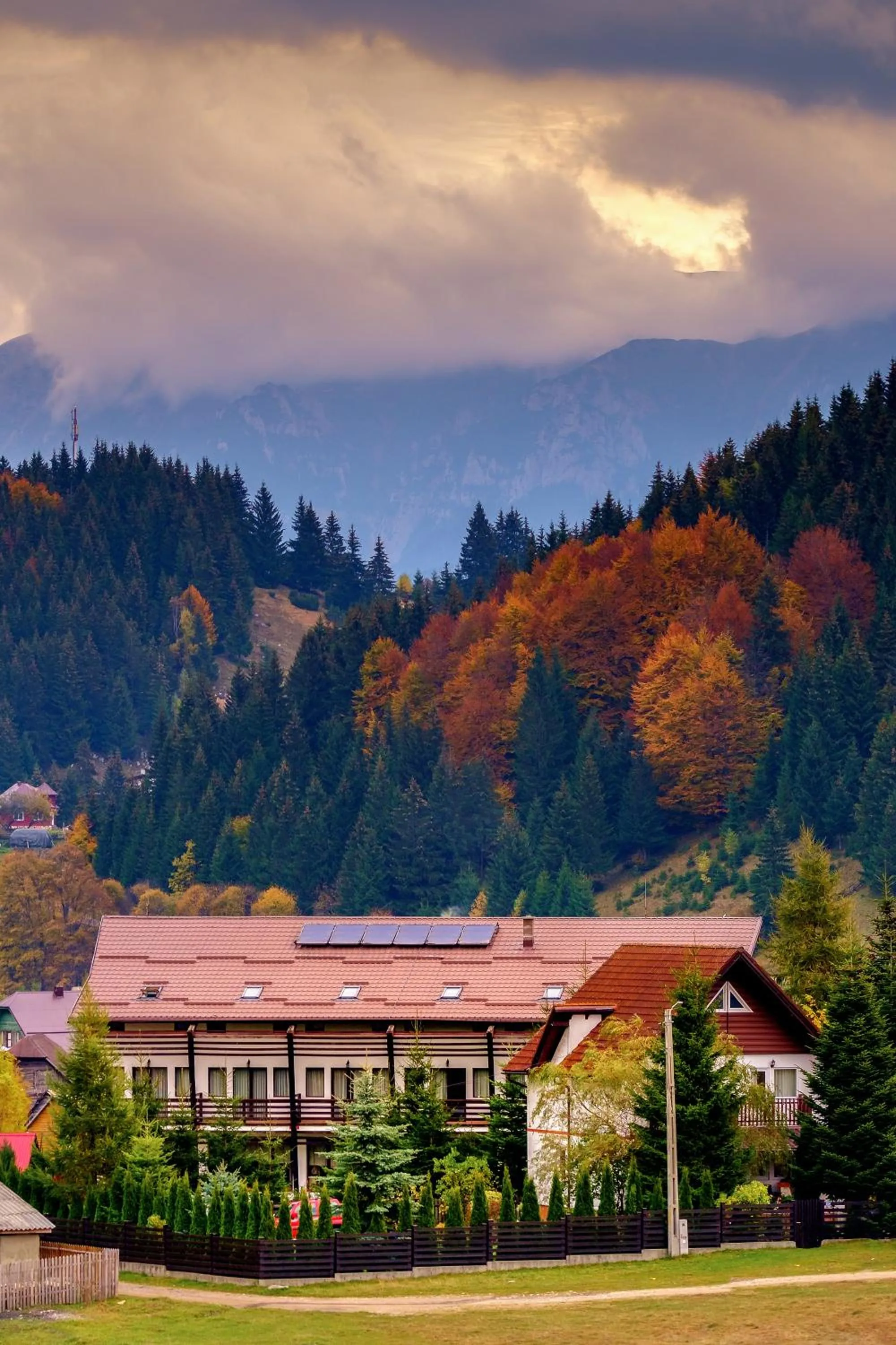 Property building in Casa Muntelui