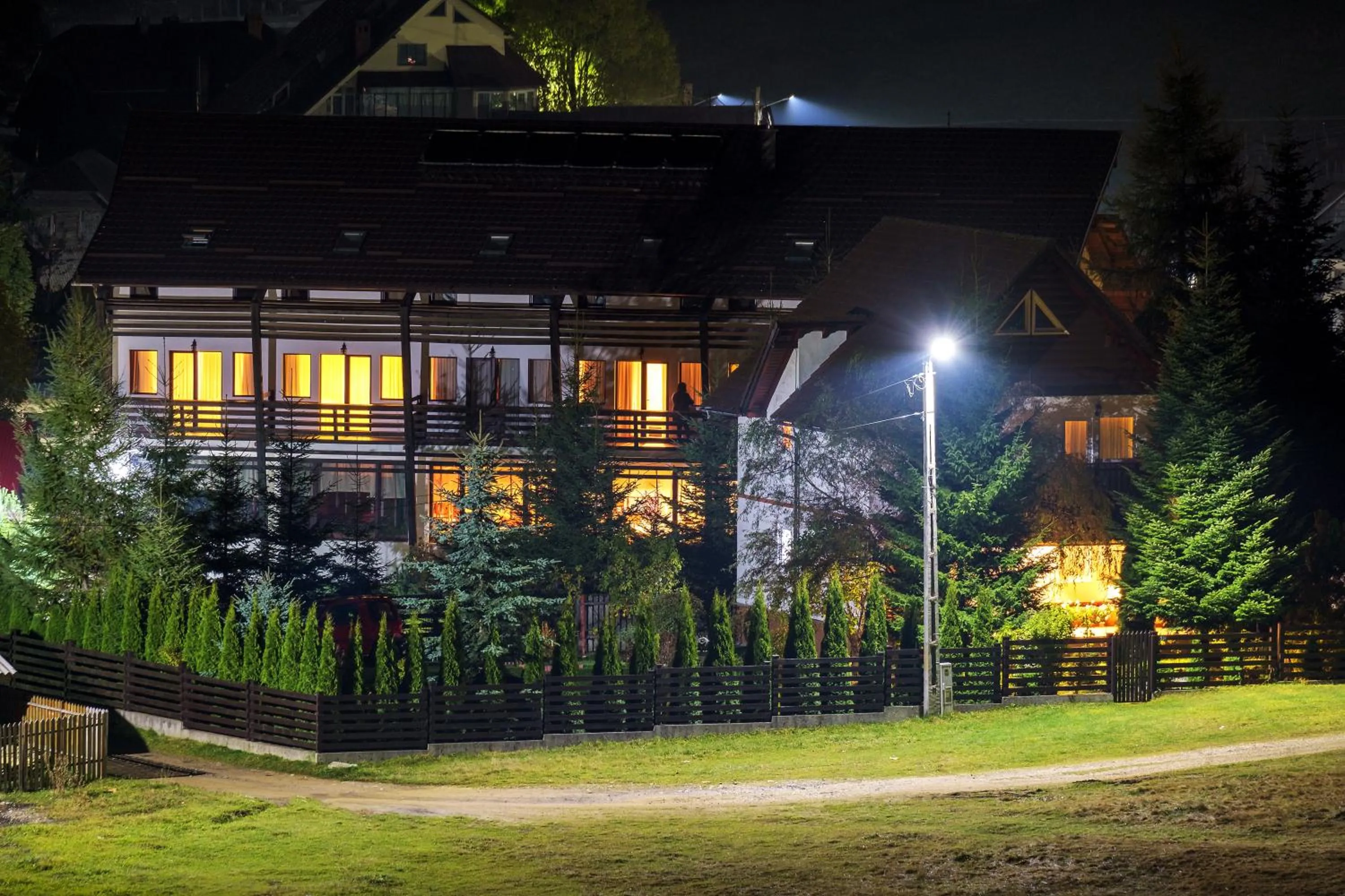 Property building in Casa Muntelui