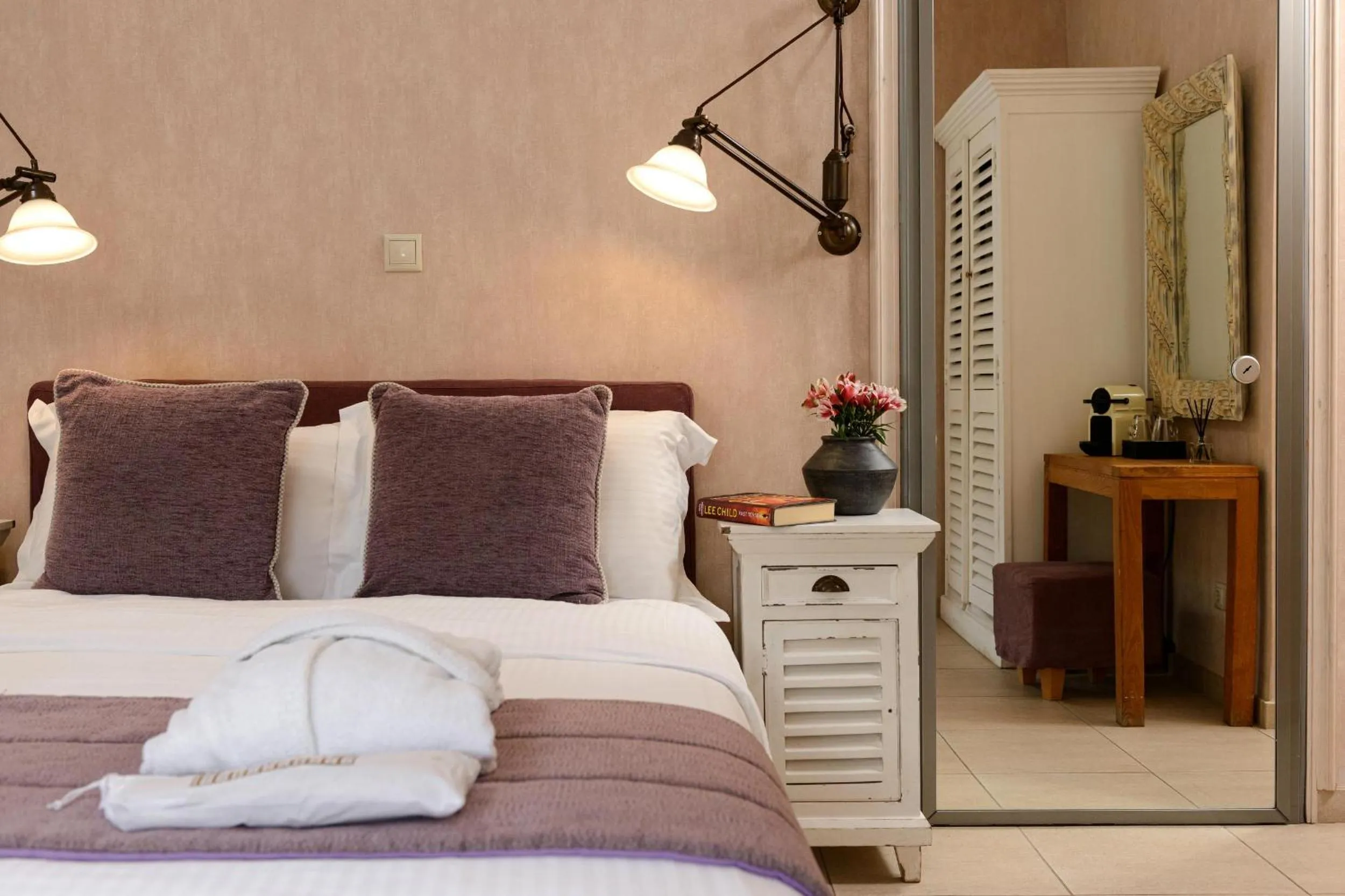 Bed in Nikoleta Luxury Villa