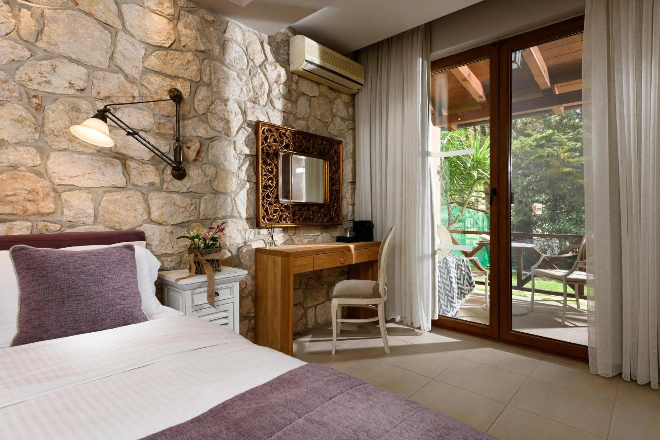 Bed in Nikoleta Luxury Villa