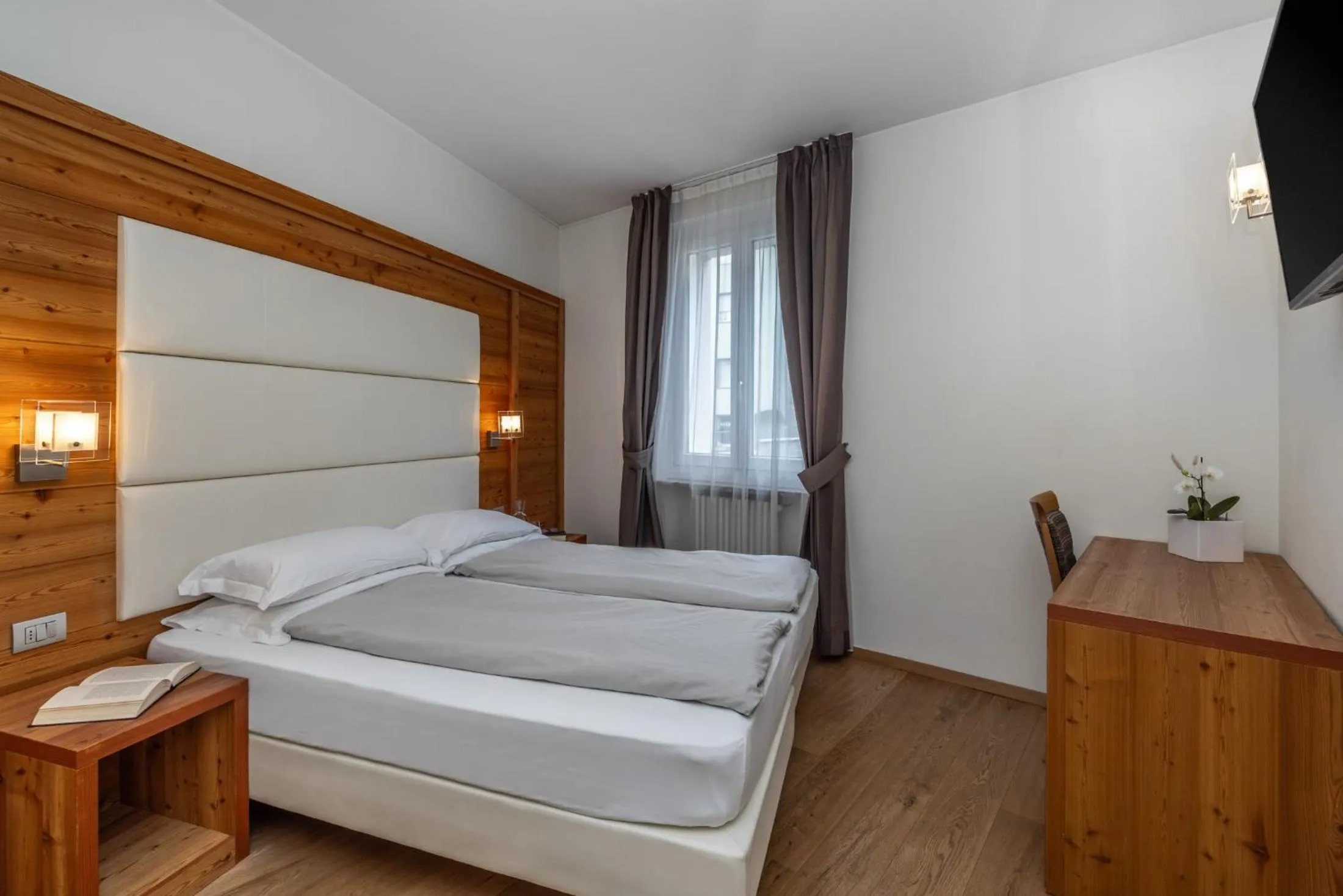 Bedroom, Bed in Albergo Tuenno