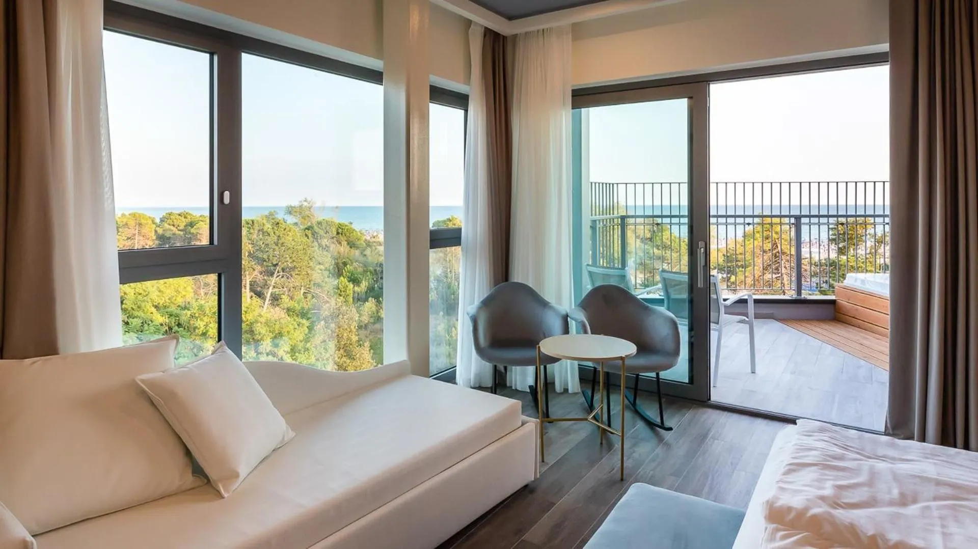 Bedroom, Bed in Mediterranee Family Hotel & Spa