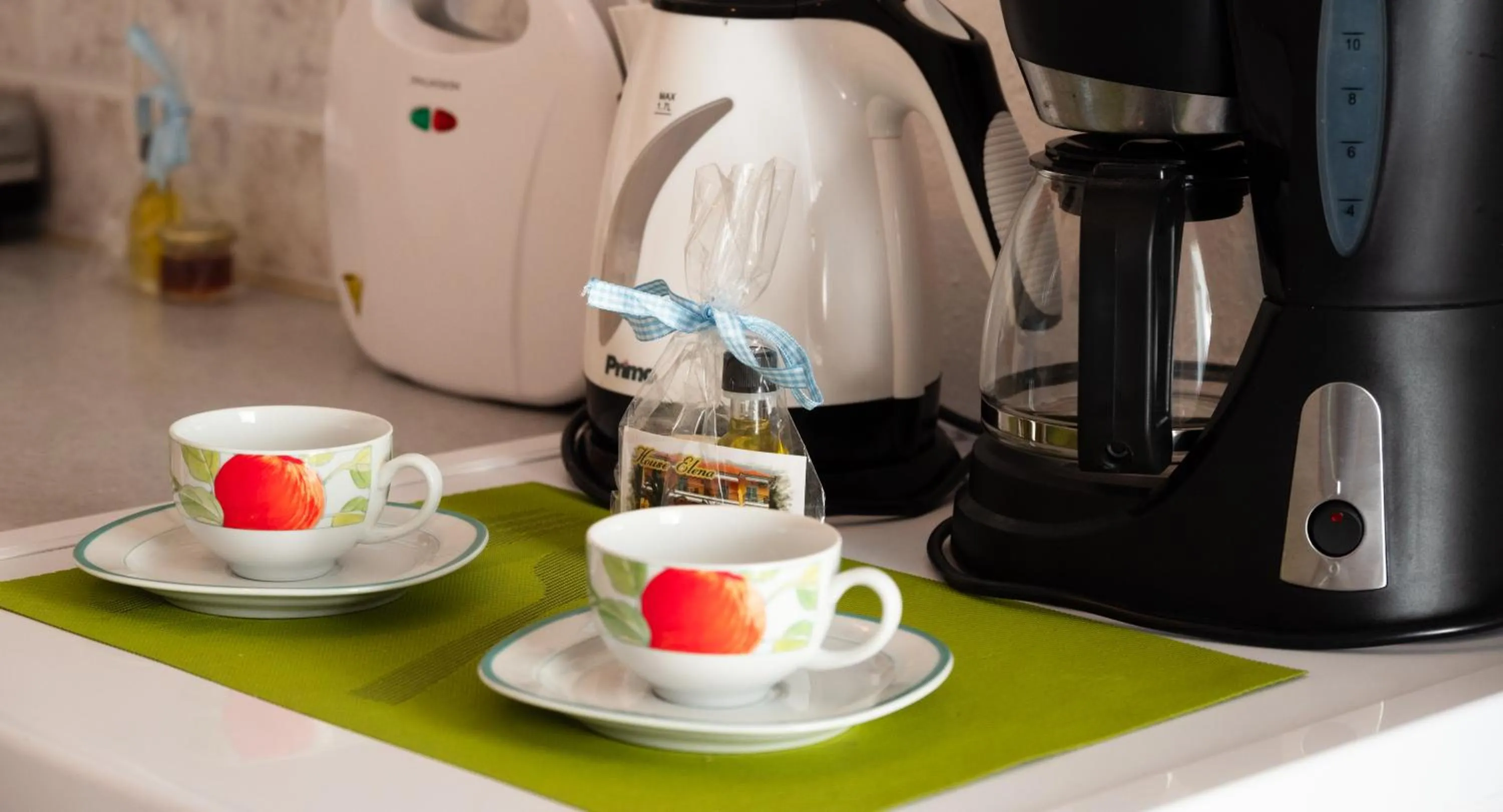 Coffee/tea facilities in House Elena