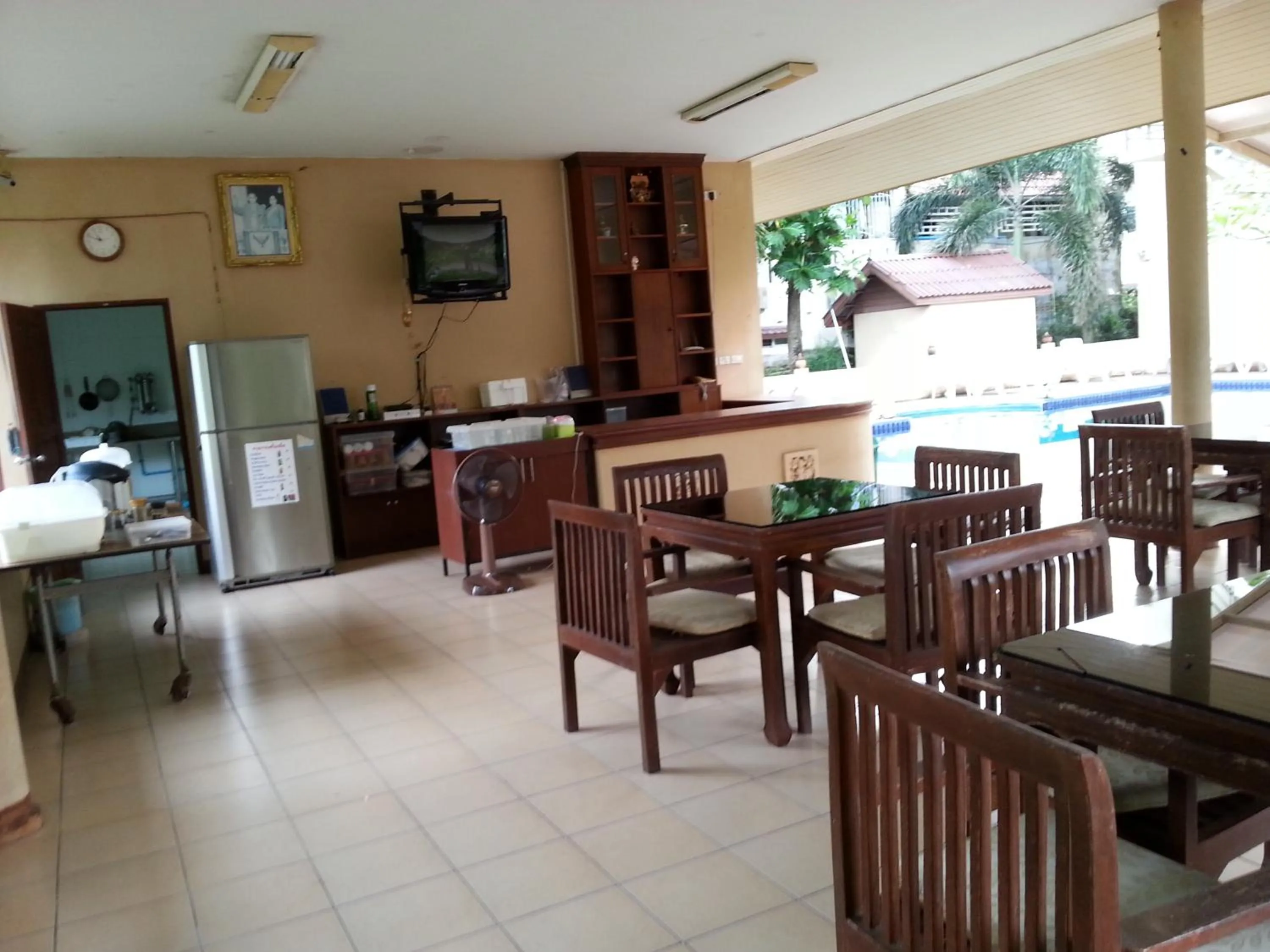 Restaurant/places to eat in C.A.P Mansion