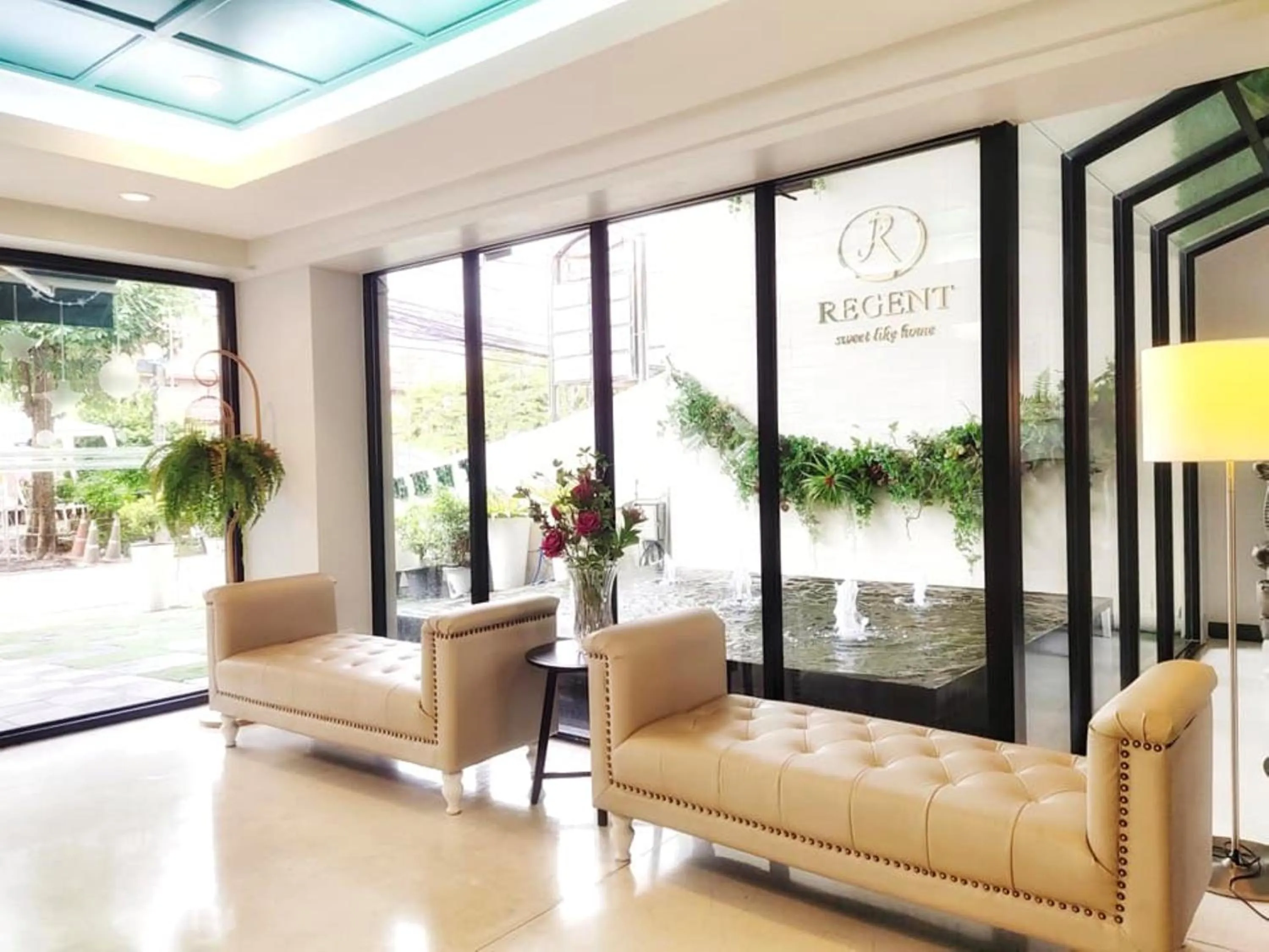 Seating area in Regent Ramkhamhaeng 22